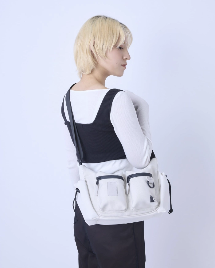 ミニショルダーバッグコーデ