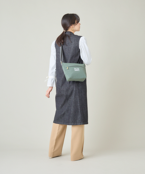 CHARLES & KEITH｜トライアングルバックル ベルトショルダー