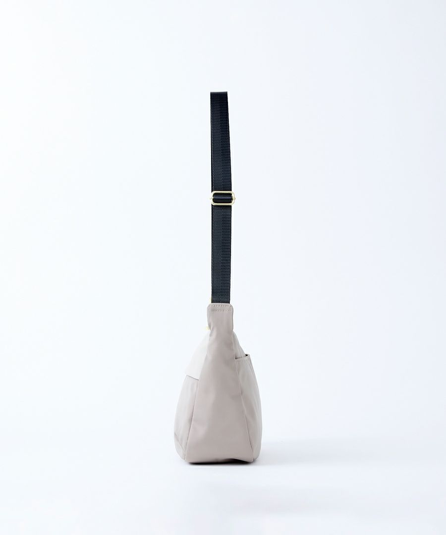 Legato Largo ショルダーバッグ 撥水 A5 グロッシーコンビ LI-E1591
