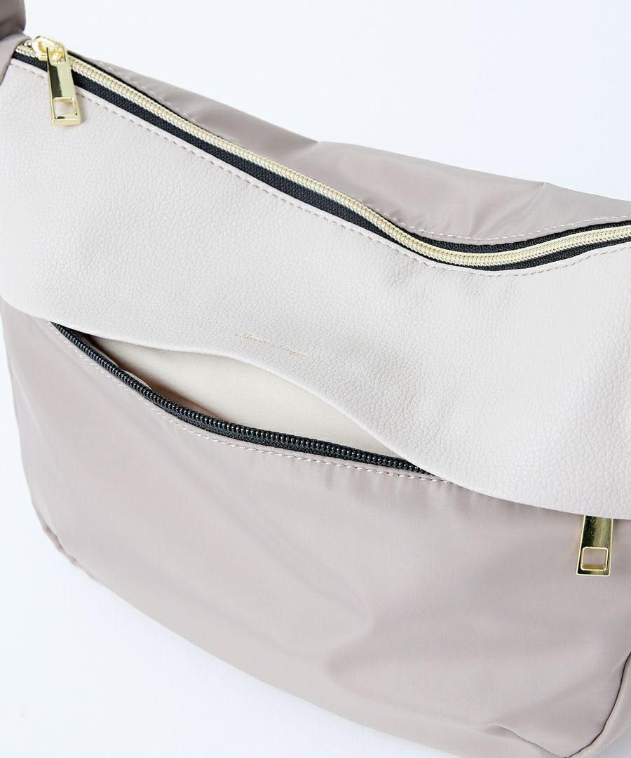 Legato Largo ショルダーバッグ 撥水 A5 グロッシーコンビ LI-E1591