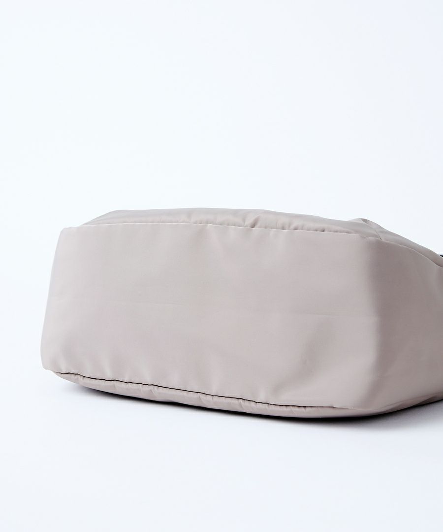 Legato Largo ショルダーバッグ 撥水 A5 グロッシーコンビ LI-E1591