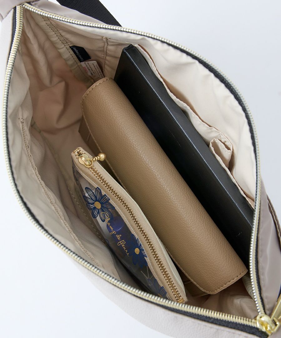 Legato Largo ショルダーバッグ 撥水 A5 グロッシーコンビ LI-E1591