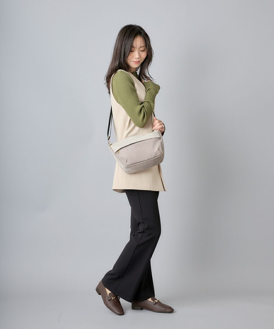 Legato Largo ショルダーバッグ 撥水 A5 グロッシーコンビ LI-E1591