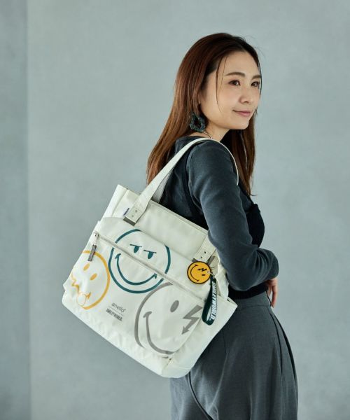 SMILEYWORLDⓇ CHARM A4トートバッグ