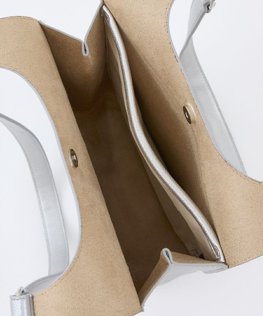 Legato Largo トートバッグ 大きめ内ポケット 長めハンドル 軽量 A5 ユースフル LH-X0392