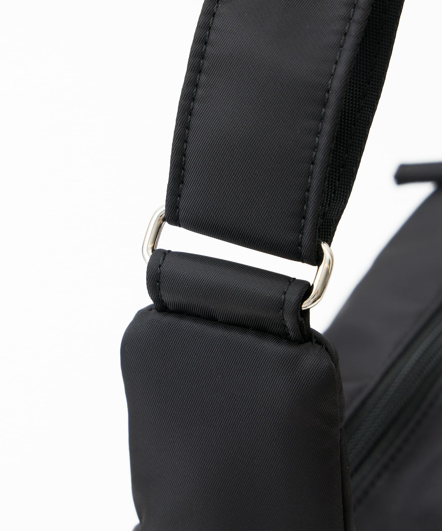 anello ショルダーバッグ 両面撥水 ラバープリント パディング Dカン A4 ALF AIY0133