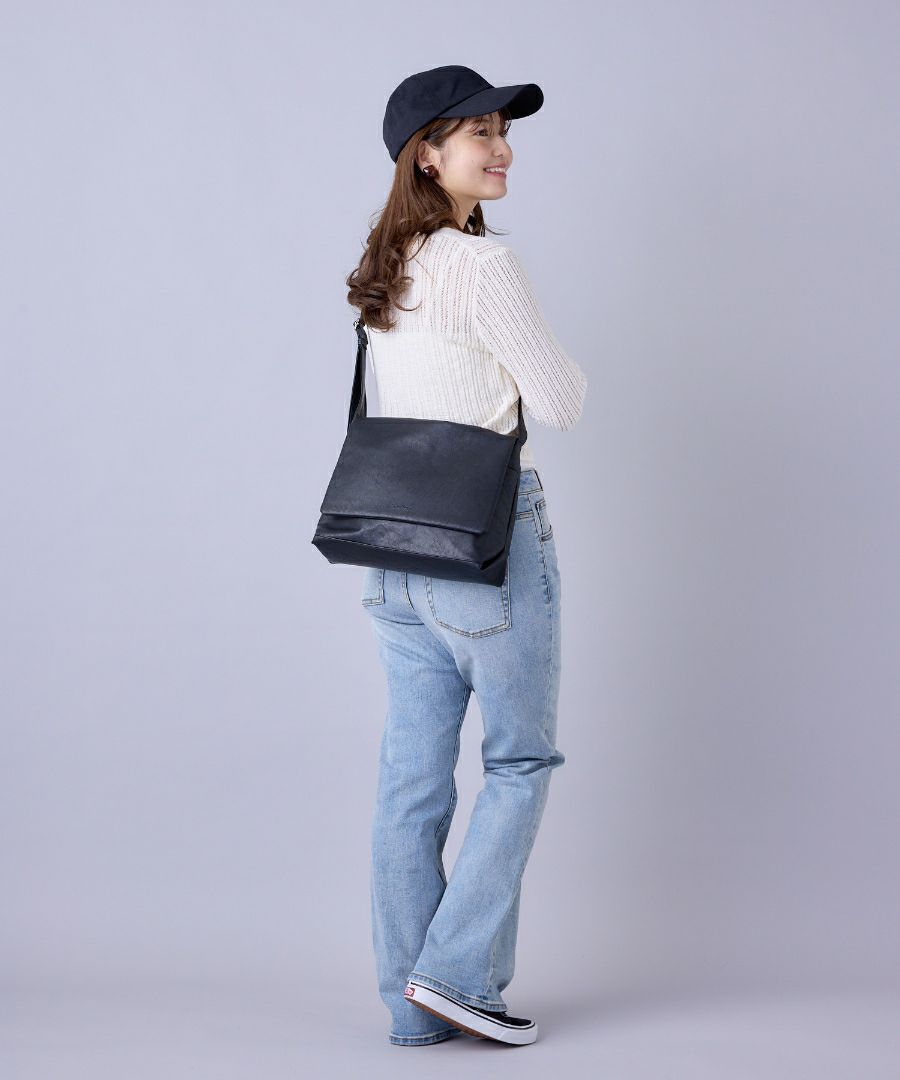 Legato Largo ショルダーバッグ 洗濯可能 自立 男女兼用 A5 ユニプレーン LG-X0473