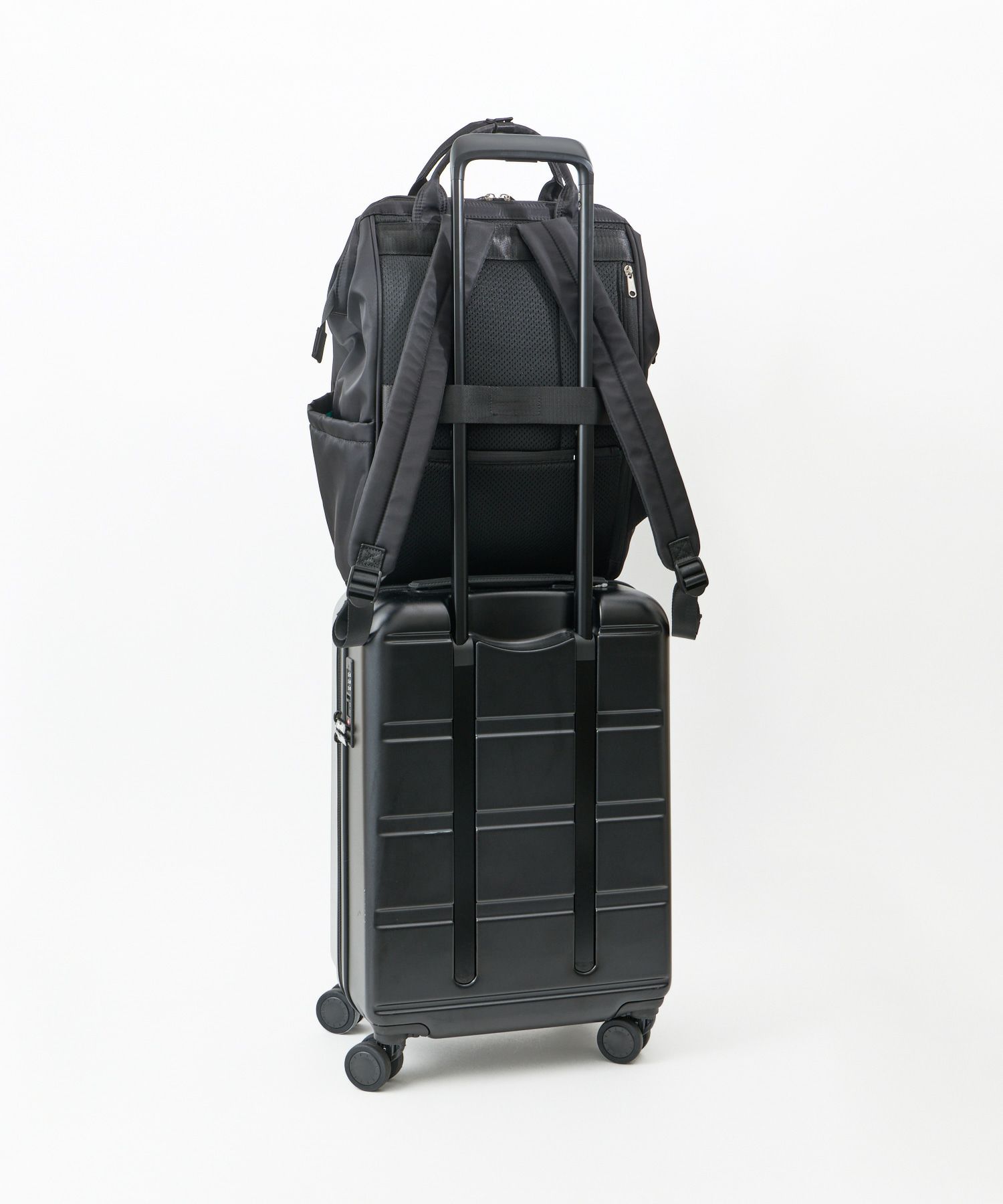 anello リュック バックパック 両面撥水 ﾗﾊﾞｰﾌﾟﾘﾝﾄ ﾊﾟﾃﾞｨﾝｸﾞ Dｶﾝ PC収納 ｷｬﾘｰｵﾝ ｾｷｭﾘﾃｨﾎﾟｹｯﾄ A4 ALF AIY0137