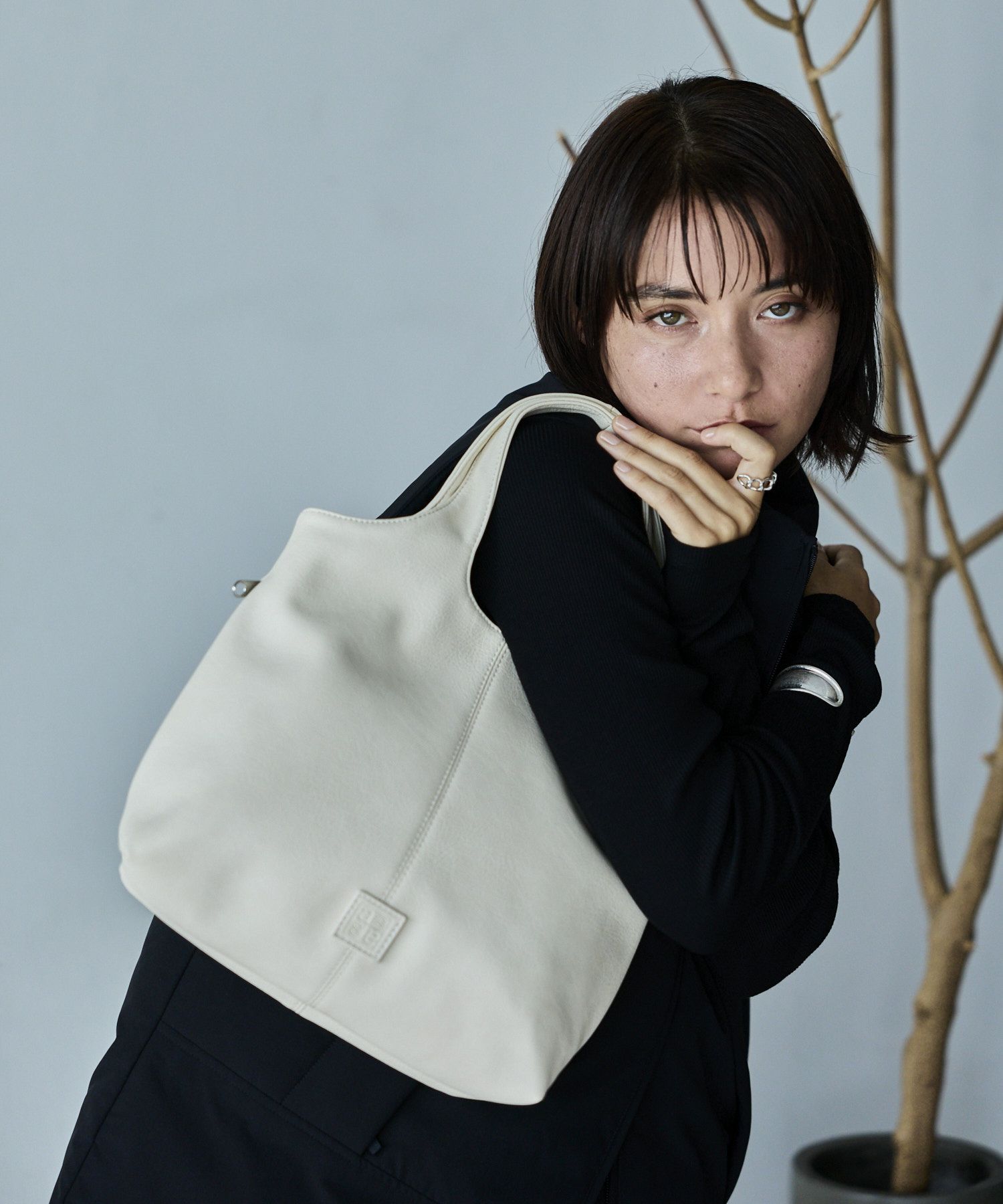 anello トートバッグ 隠しファスナーポケット A5 VANESSA AGB5061