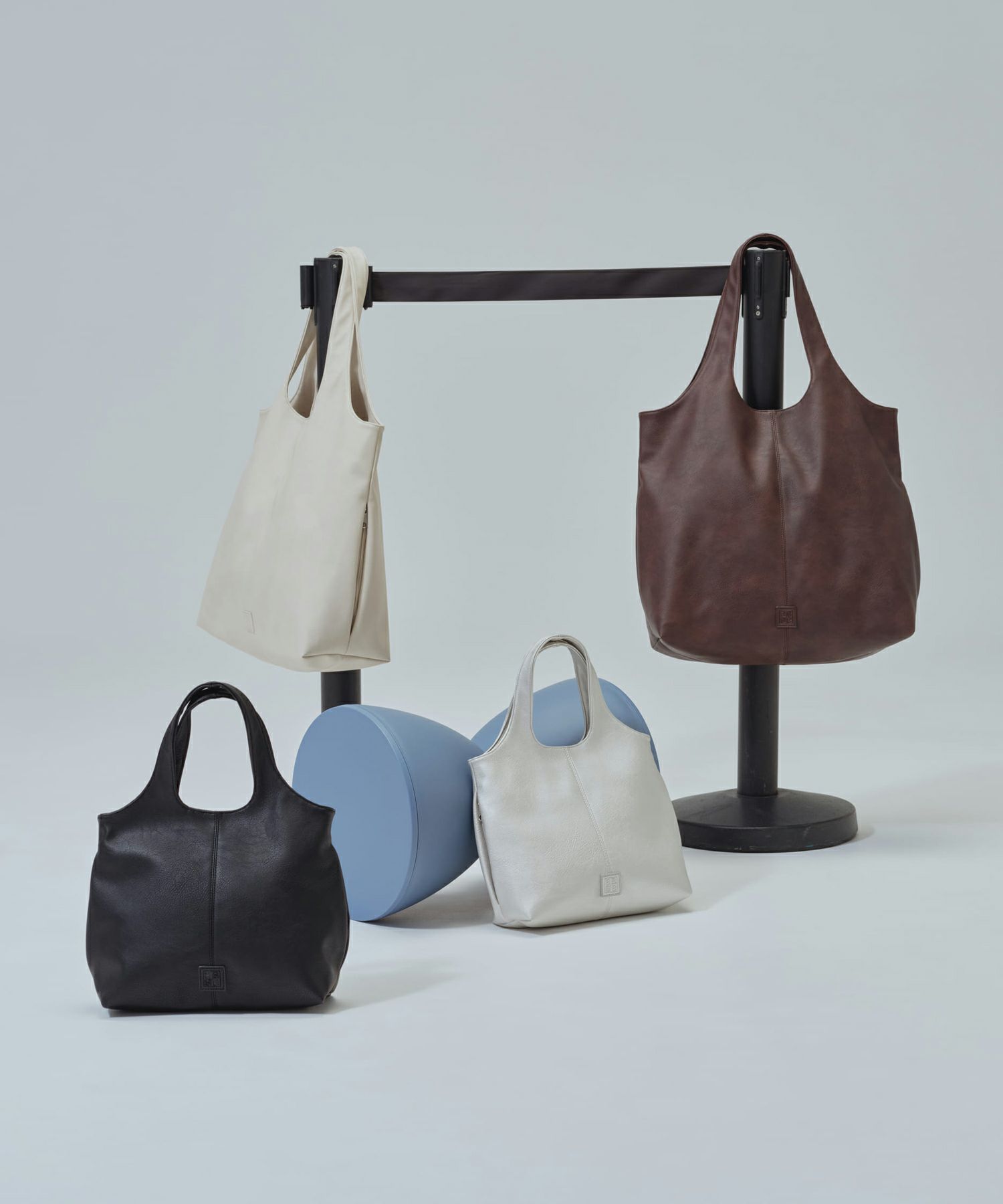 anello トートバッグ 隠しファスナーポケット A4 VANESSA AGB5062