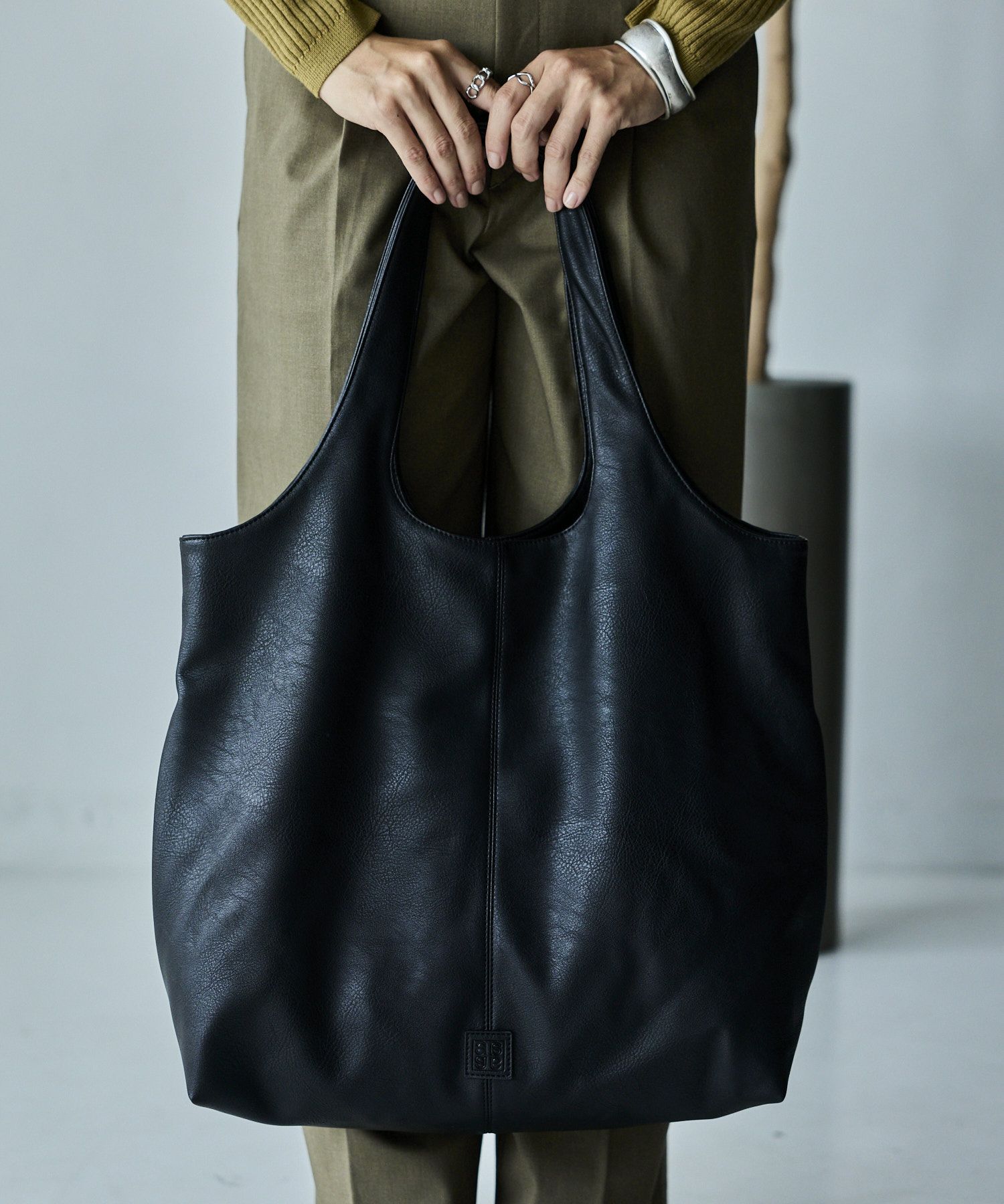 anello トートバッグ 隠しファスナーポケット A4 VANESSA AGB5062