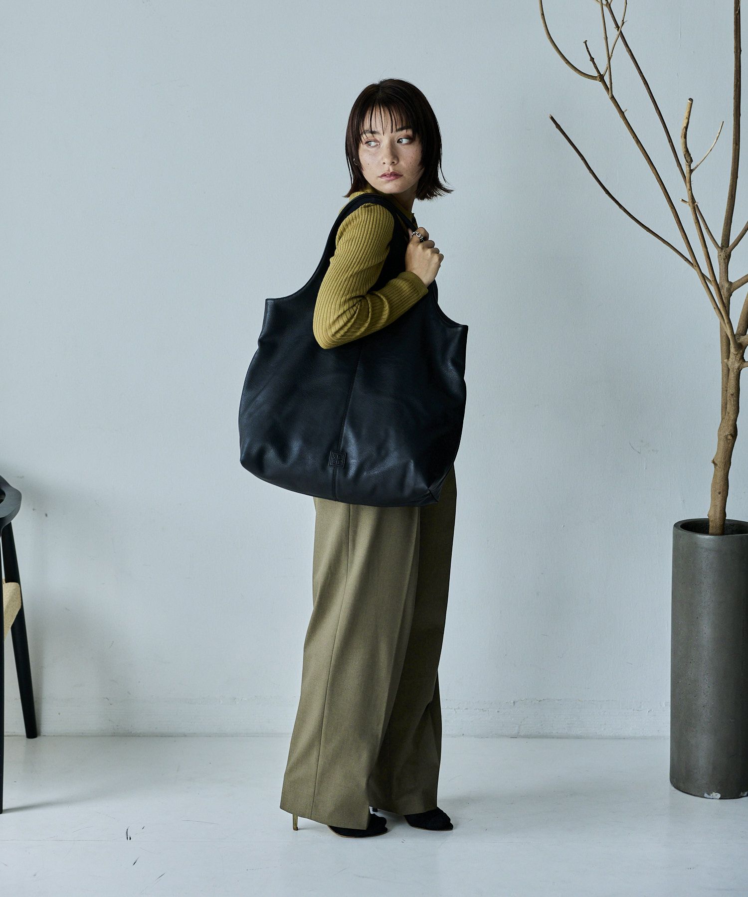 anello トートバッグ 隠しファスナーポケット A4 VANESSA AGB5062