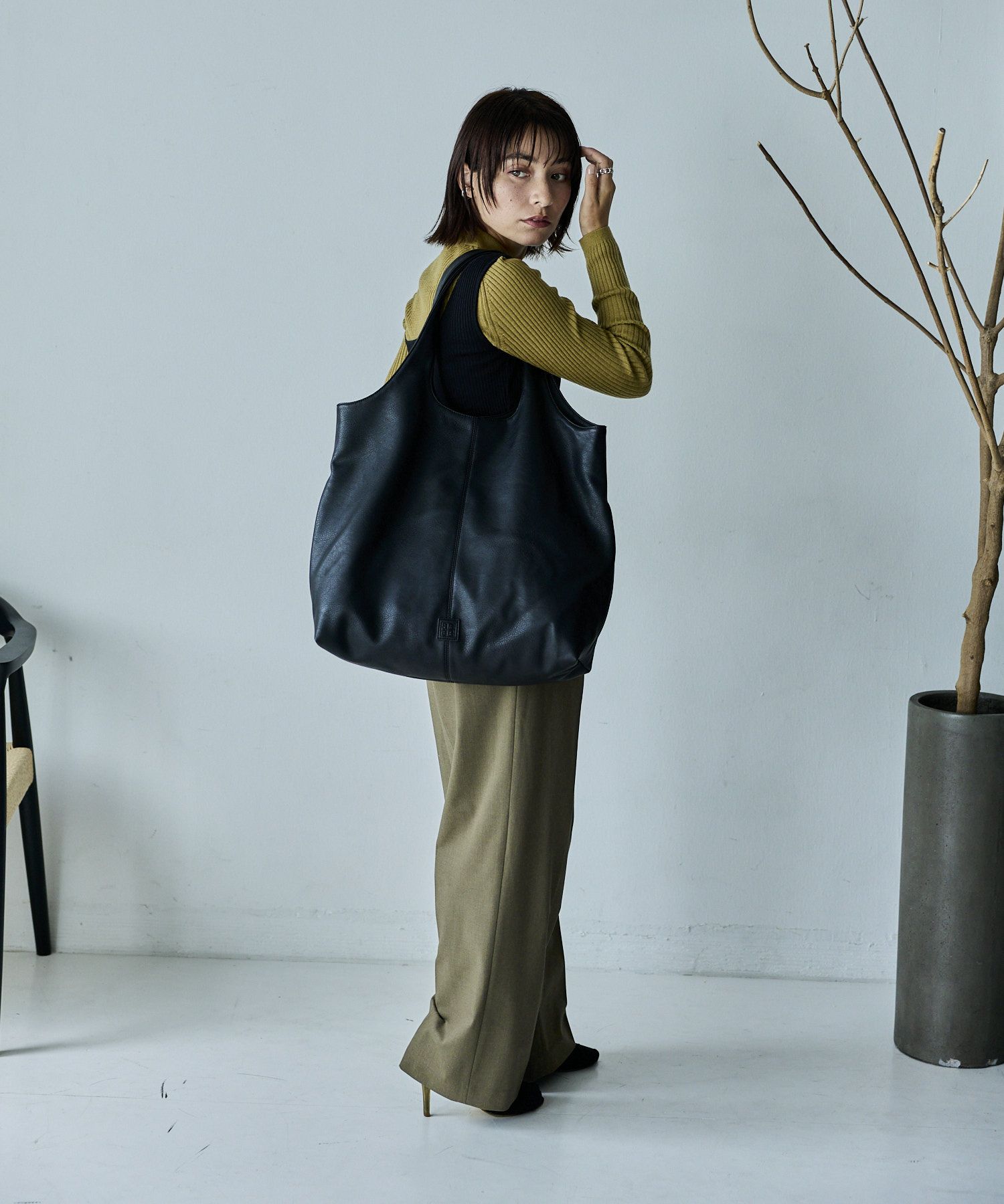 anello トートバッグ 隠しファスナーポケット A4 VANESSA AGB5062