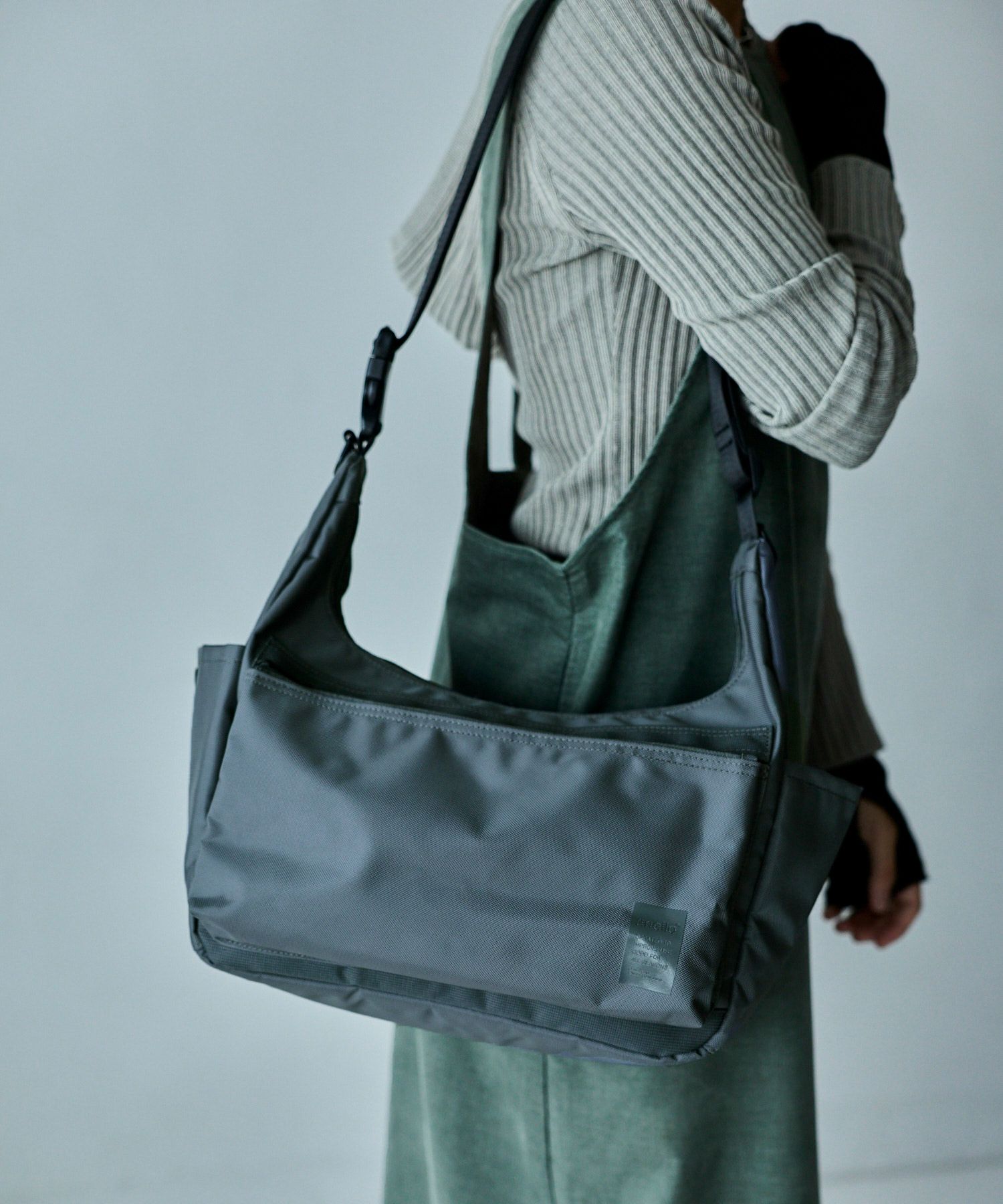 anello ショルダーバッグ TPU素材底ポケット カラーメッシュポケット 両面撥水 A4 SHARE ATH3772