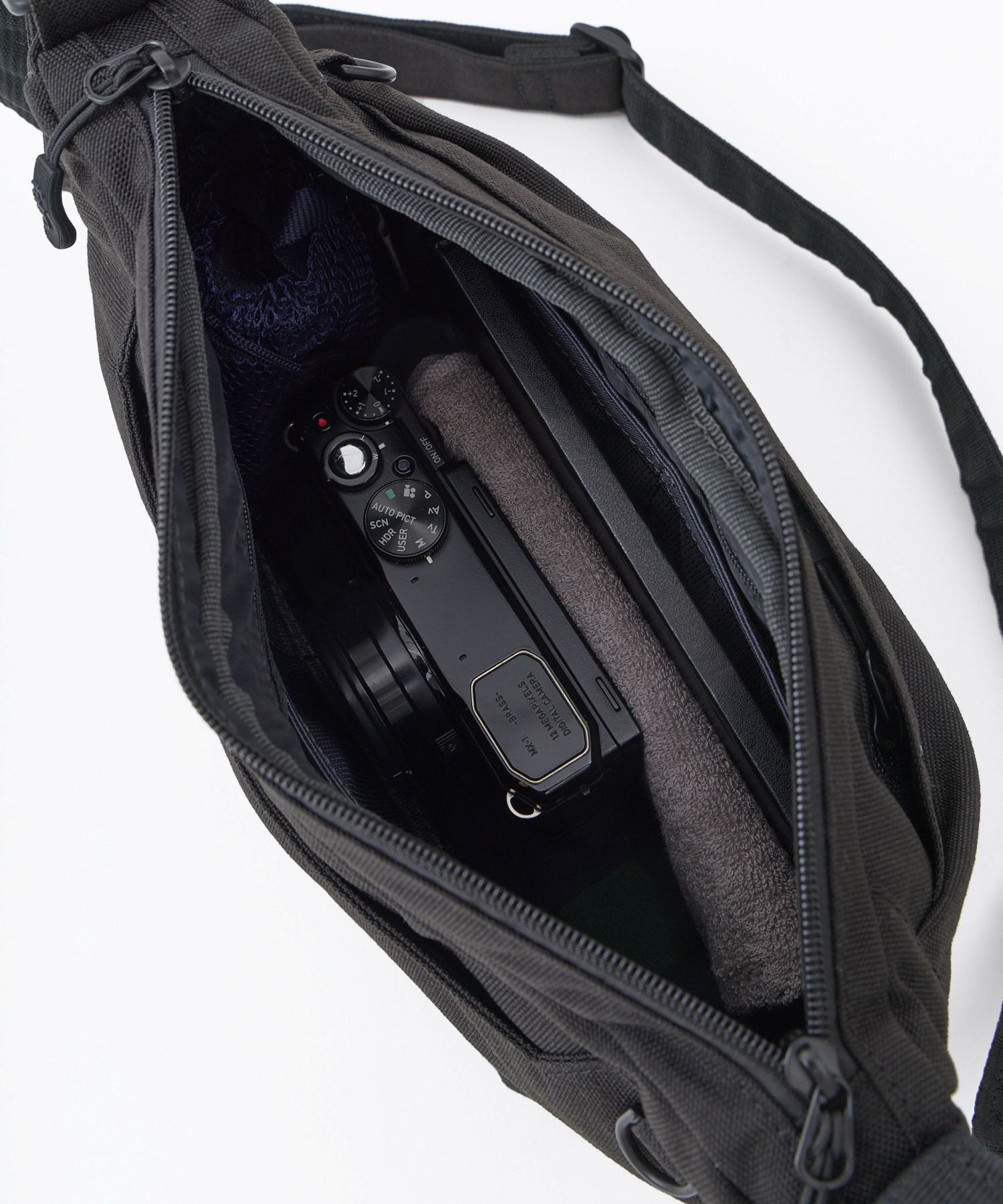 fulcro ショルダーバッグ 両面撥水 多収納 仕分け収納 軽量 A5  fma-0041