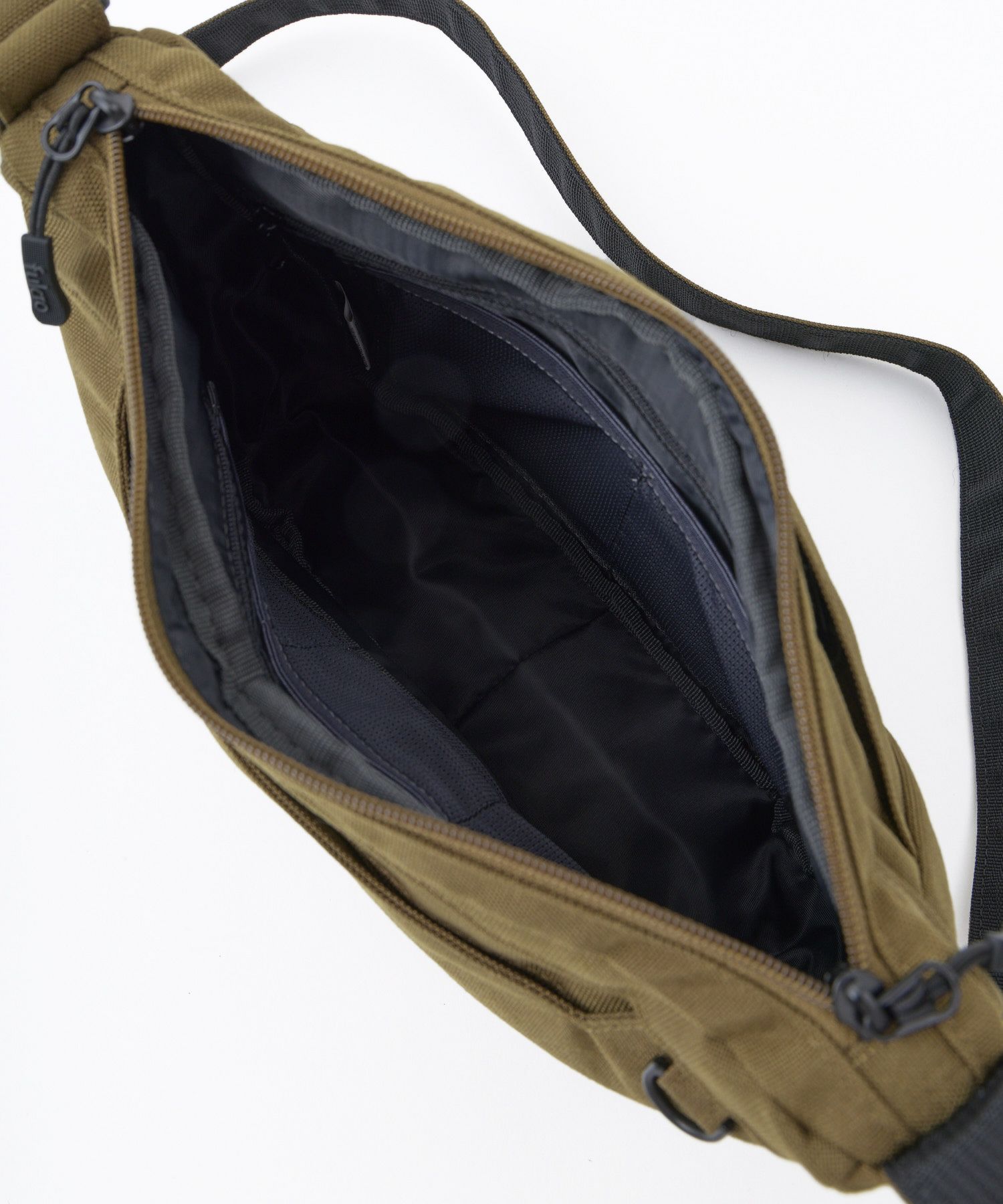 fulcro ショルダーバッグ 両面撥水 多収納 仕分け収納 軽量 A5  fma-0041