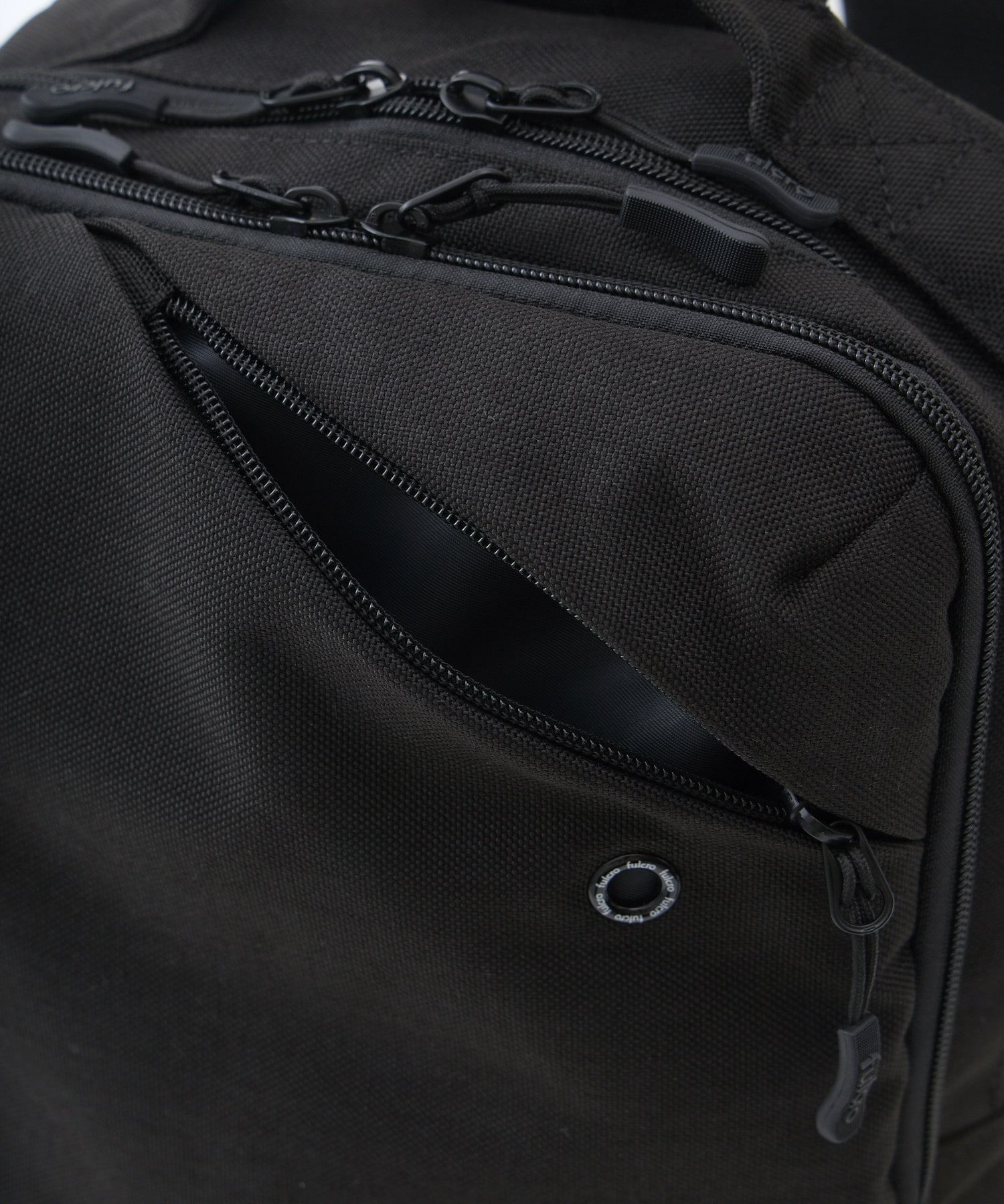 fulcro ボディバッグ ウエストポーチ 両面撥水 タブレット収納 多収納 心地良い着用感 背面メッシュ B5  fma-0042