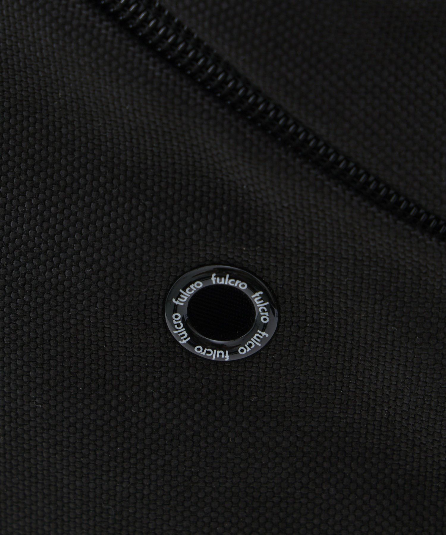 fulcro ボディバッグ ウエストポーチ 両面撥水 タブレット収納 多収納 心地良い着用感 背面メッシュ B5  fma-0042