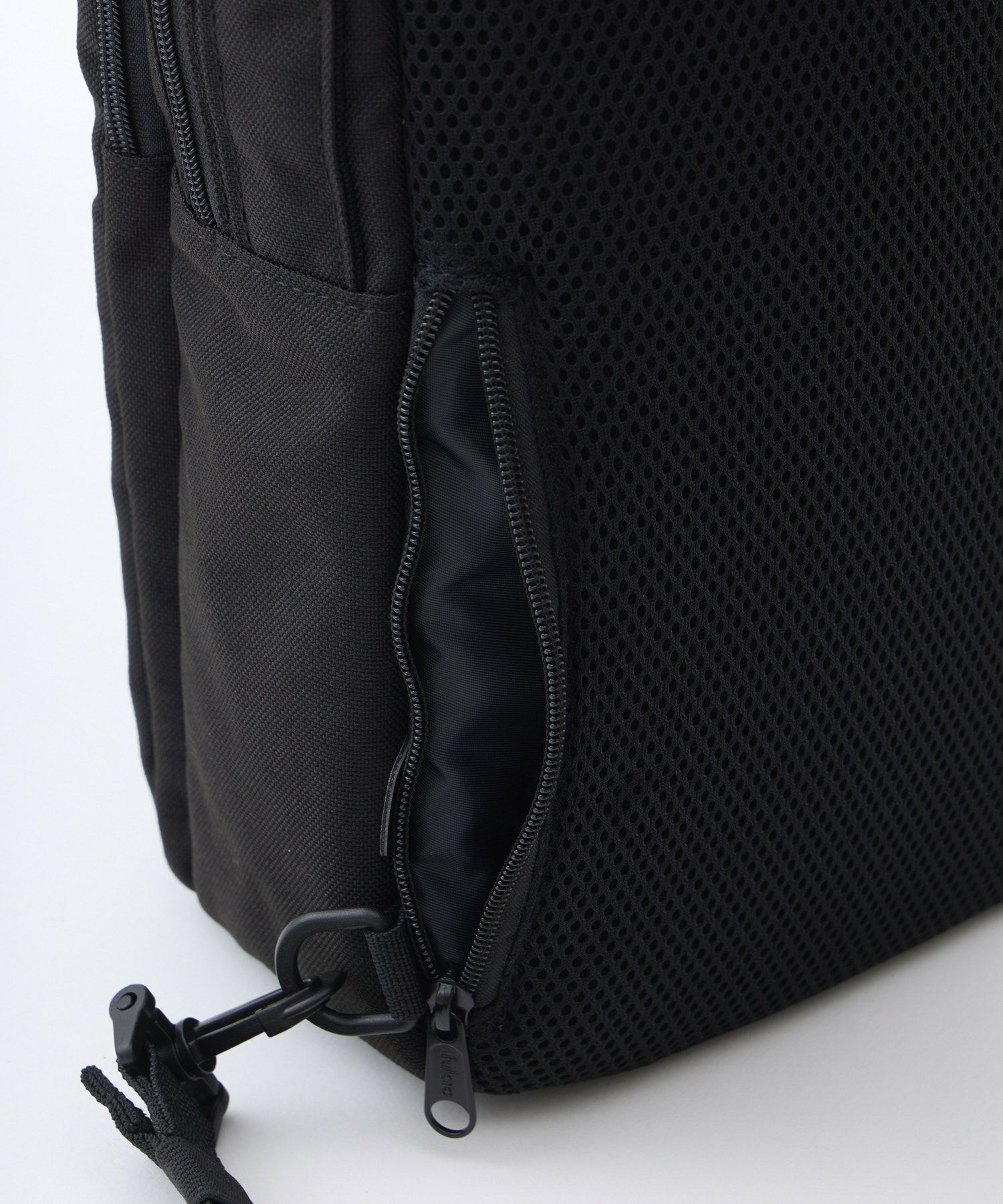 fulcro ボディバッグ ウエストポーチ 両面撥水 タブレット収納 多収納 心地良い着用感 背面メッシュ B5  fma-0042