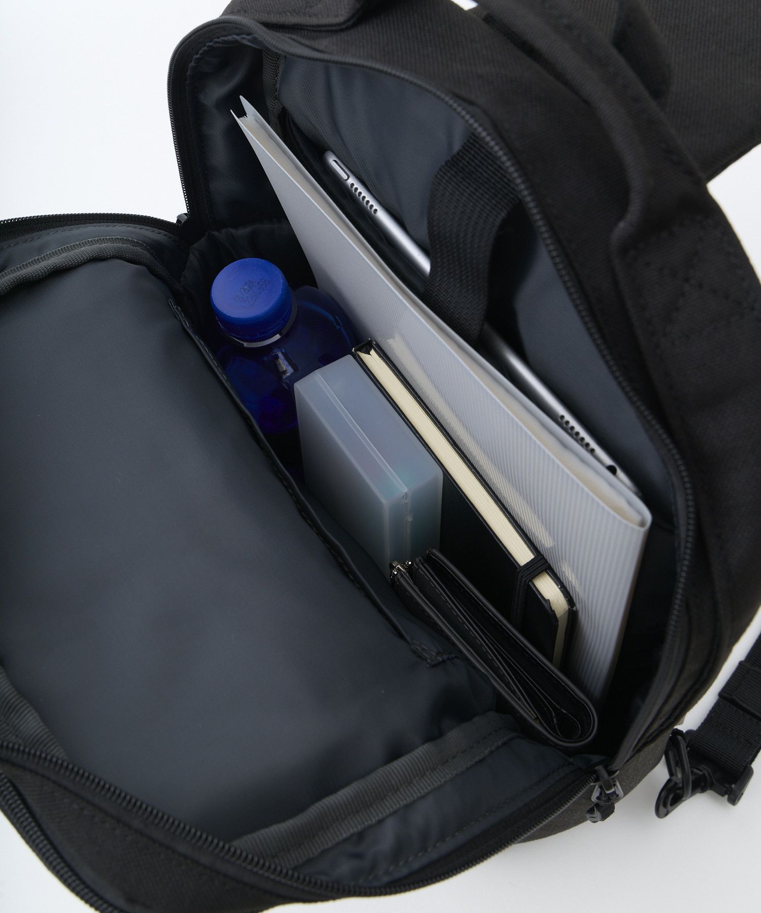 fulcro ボディバッグ ウエストポーチ 両面撥水 タブレット収納 多収納 心地良い着用感 背面メッシュ B5  fma-0042