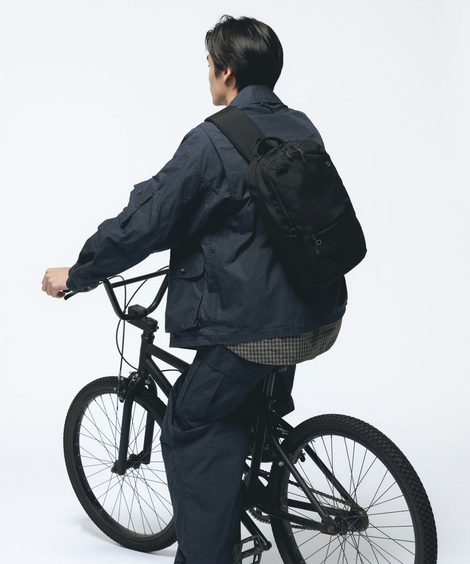 fulcro ボディバッグ ウエストポーチ 両面撥水 タブレット収納 多収納 心地良い着用感 背面メッシュ B5  fma-0042