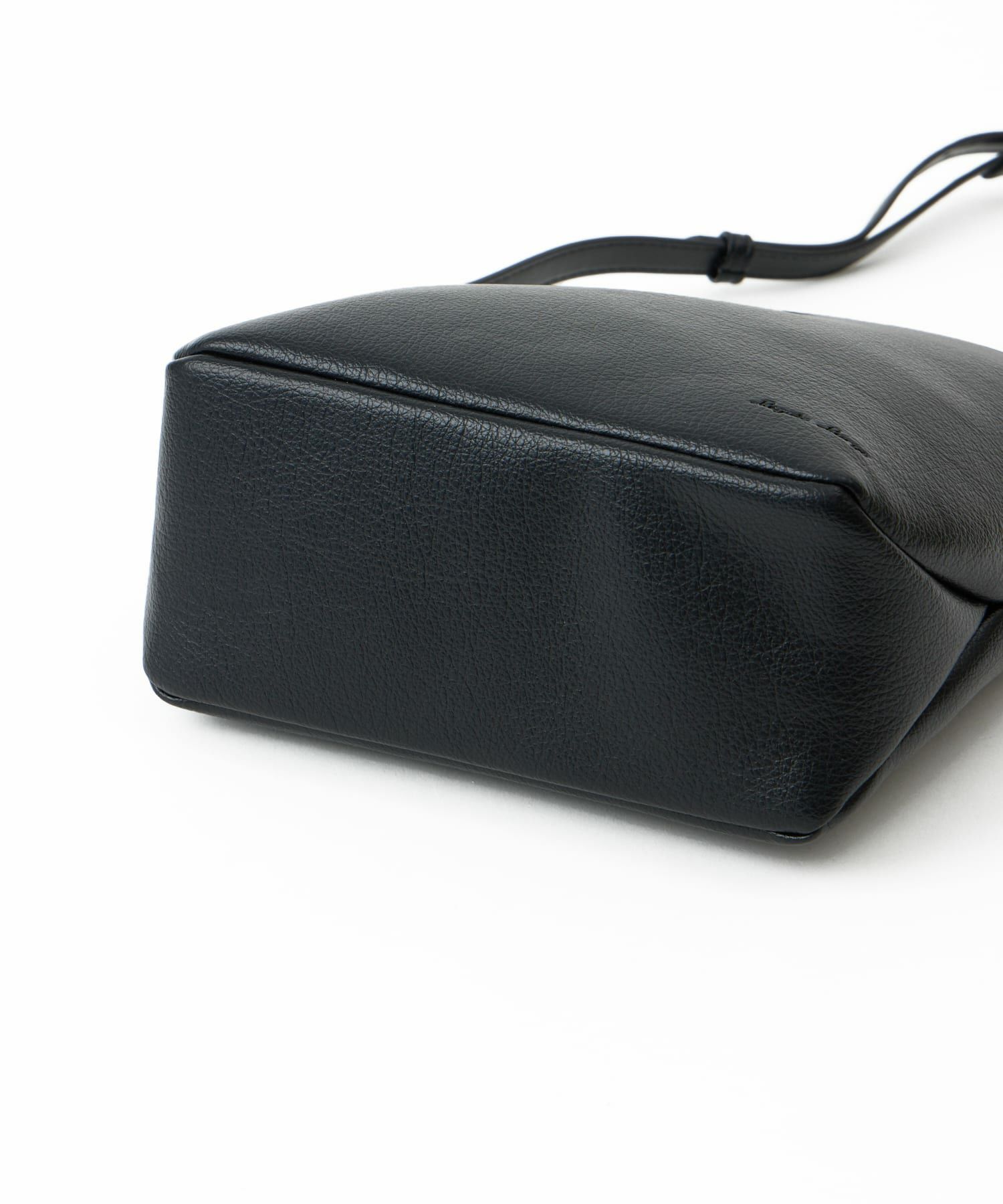 Legato Largo ショルダーバッグ 軽量 A5 カーブ LG-V0441