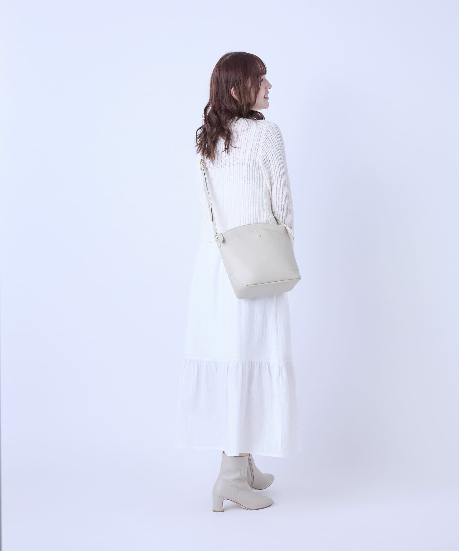 Legato Largo ショルダーバッグ 軽量 A5 カーブ LG-V0441