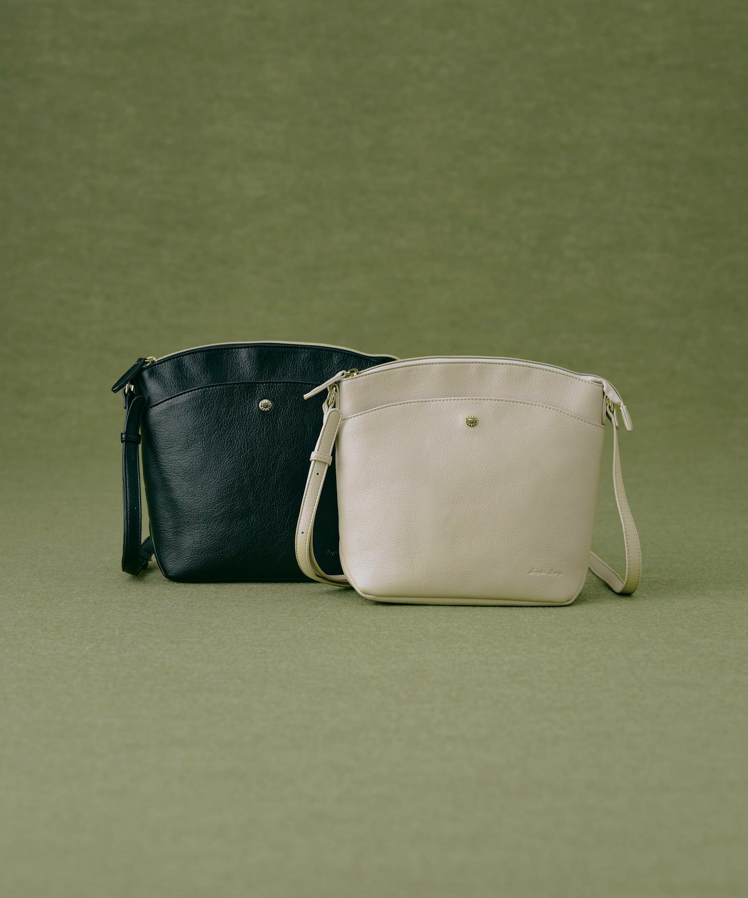 Legato Largo ショルダーバッグ 軽量 A5 カーブ LG-V0441