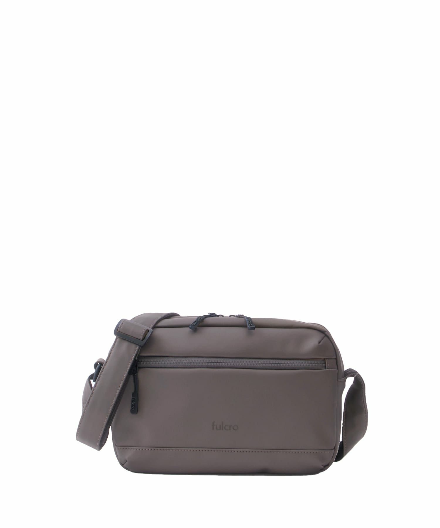 fulcro フルクロ ショルダーバッグ 耐水 Ａ5収納 Explorer チャコールブラウン fia-3011