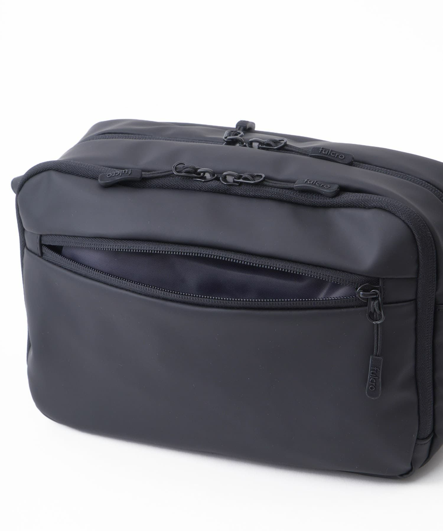 fulcro フルクロ ショルダーバッグ 耐水 Ａ5収納 Explorer ブラック fia-3011