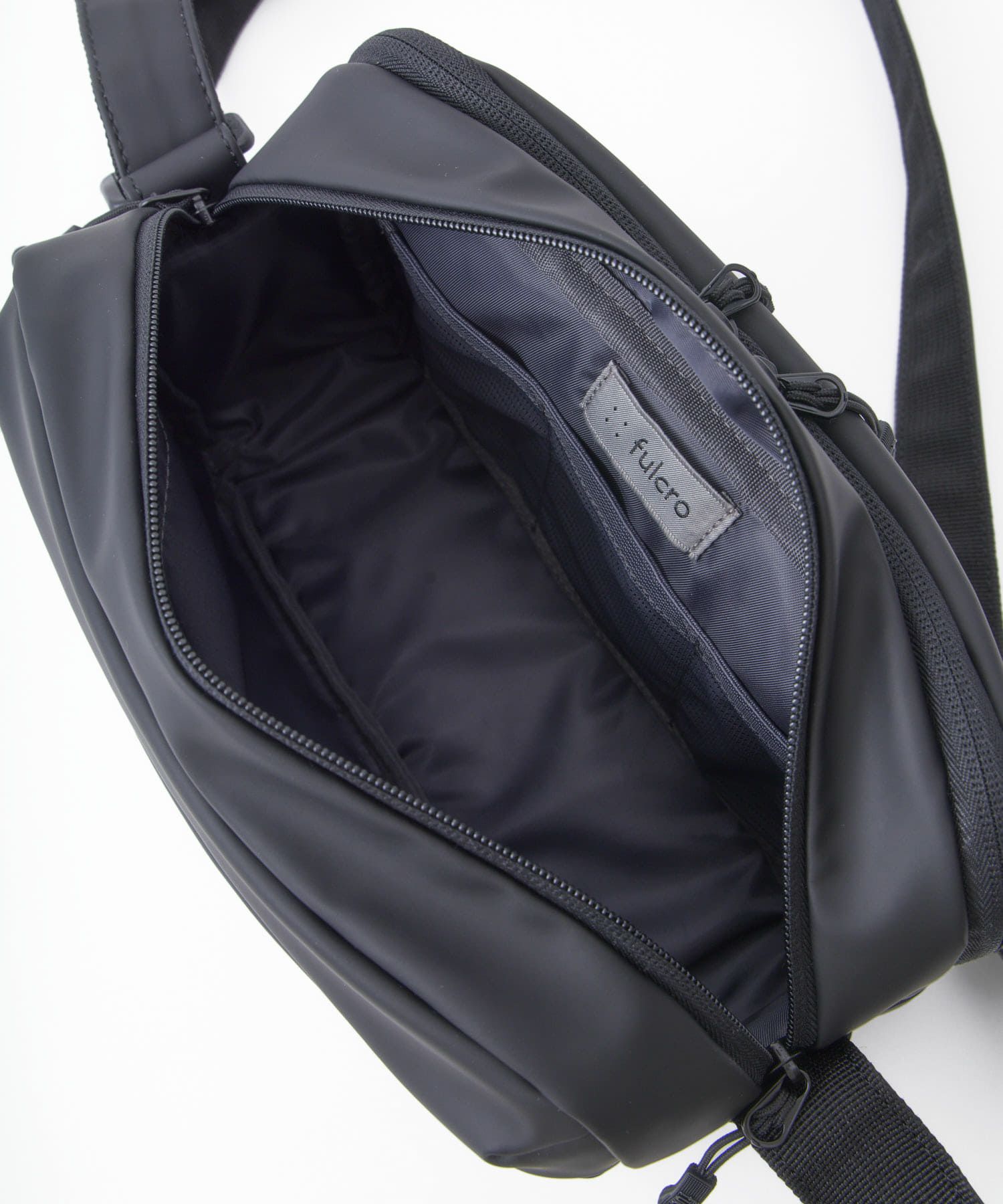 fulcro フルクロ ショルダーバッグ 耐水 Ａ5収納 Explorer ブラック fia-3011