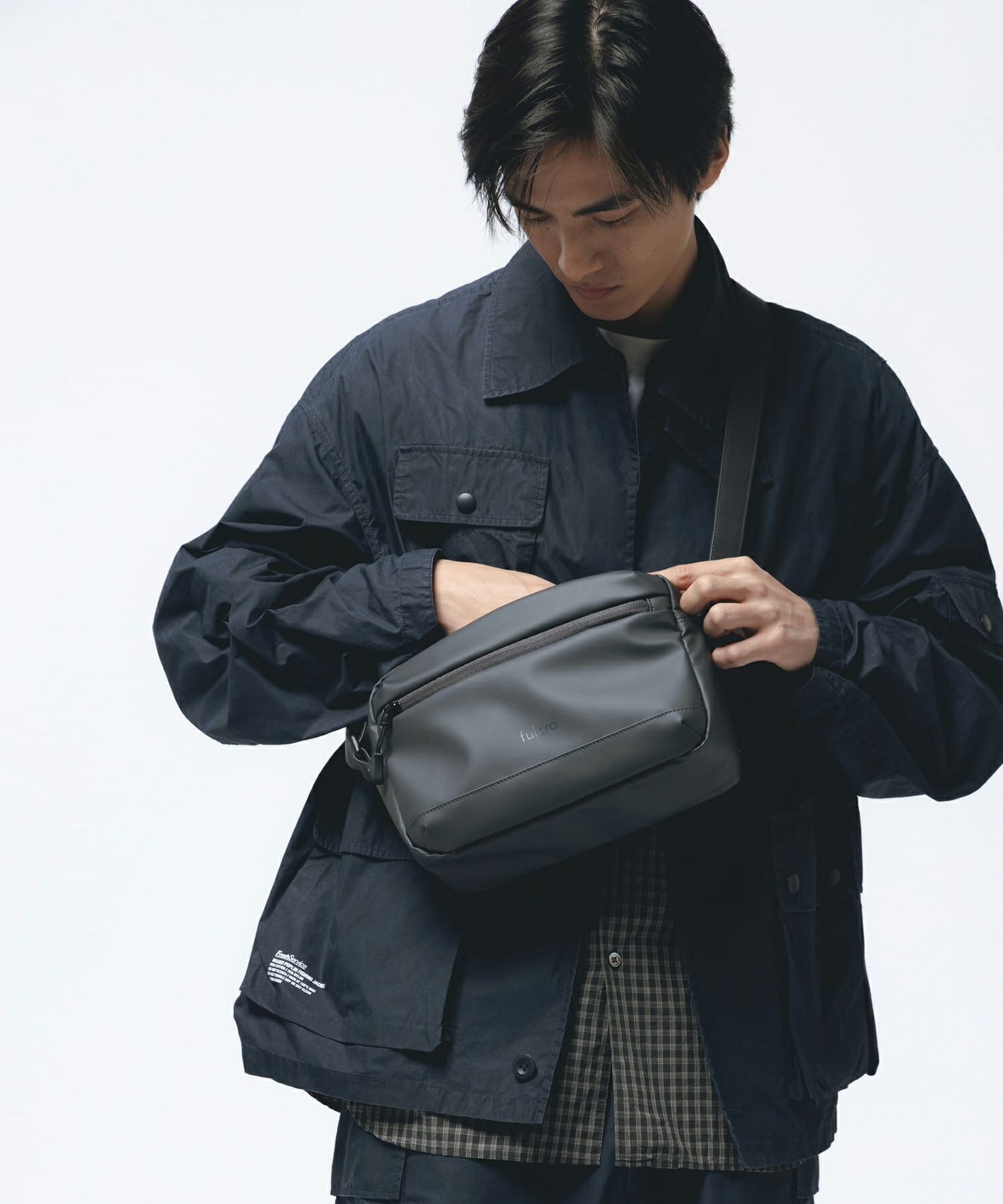 fulcro フルクロ ショルダーバッグ 耐水 Ａ5収納 Explorer ブラック fia-3011