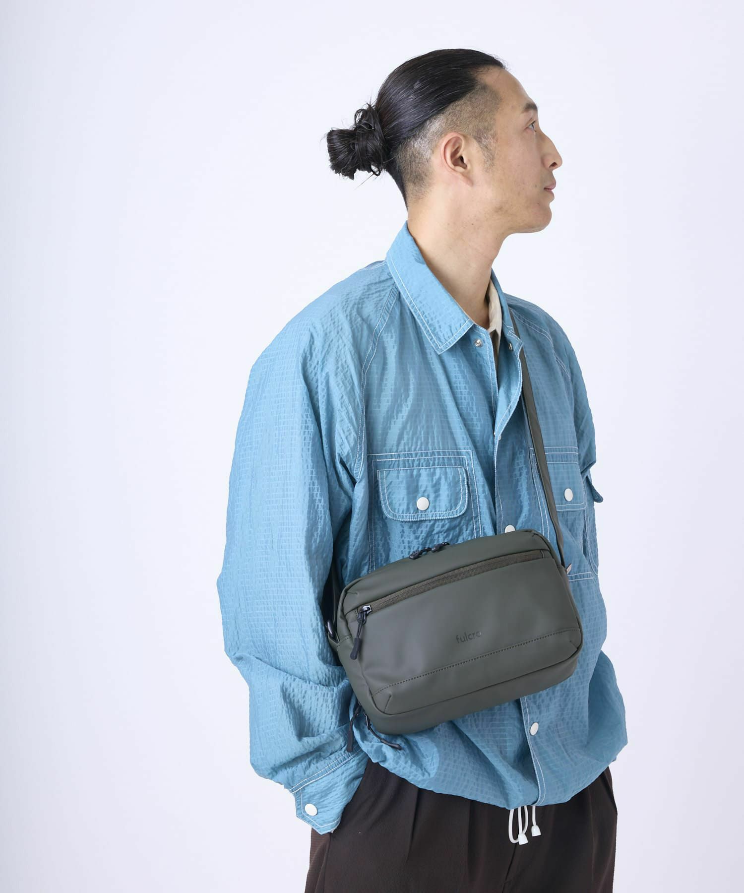 fulcro フルクロ ショルダーバッグ 耐水 Ａ5収納 Explorer ダークグレー fia-3011