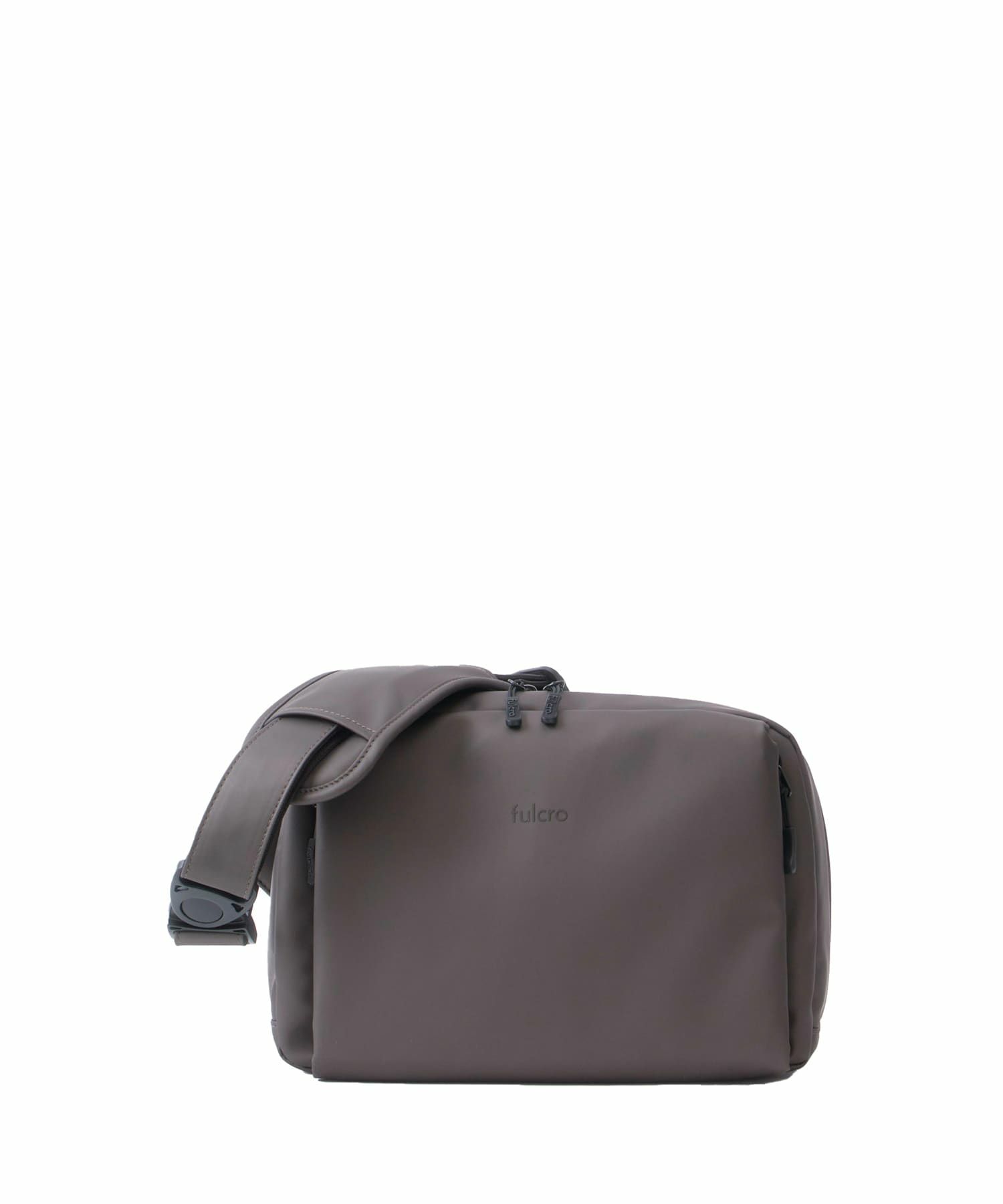 fulcro フルクロ ショルダーバッグ 耐水 Ａ5収納 Explorer チャコールブラウン fia-3012