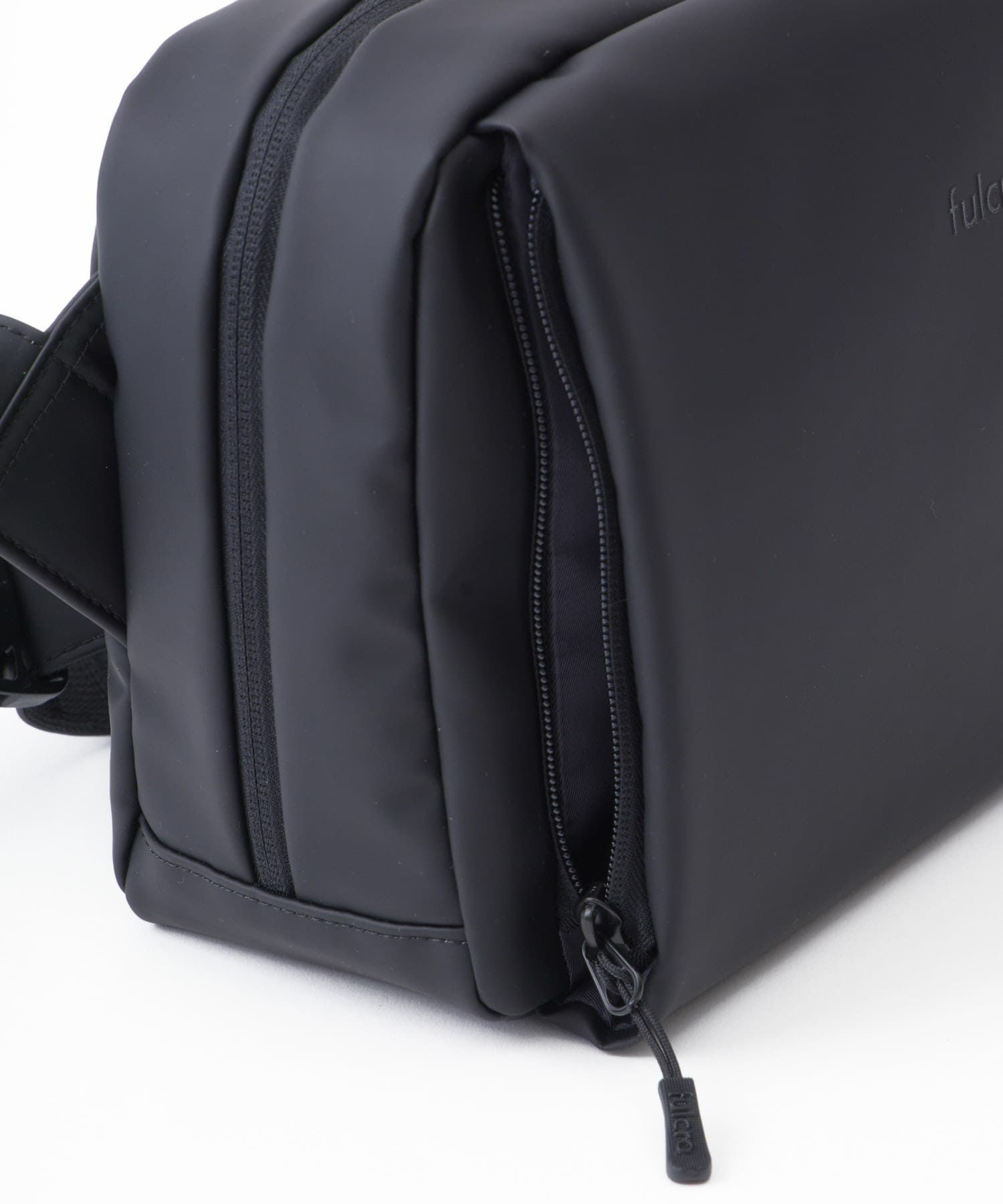 fulcro フルクロ ショルダーバッグ 耐水 Ａ5収納 Explorer ブラック fia-3012