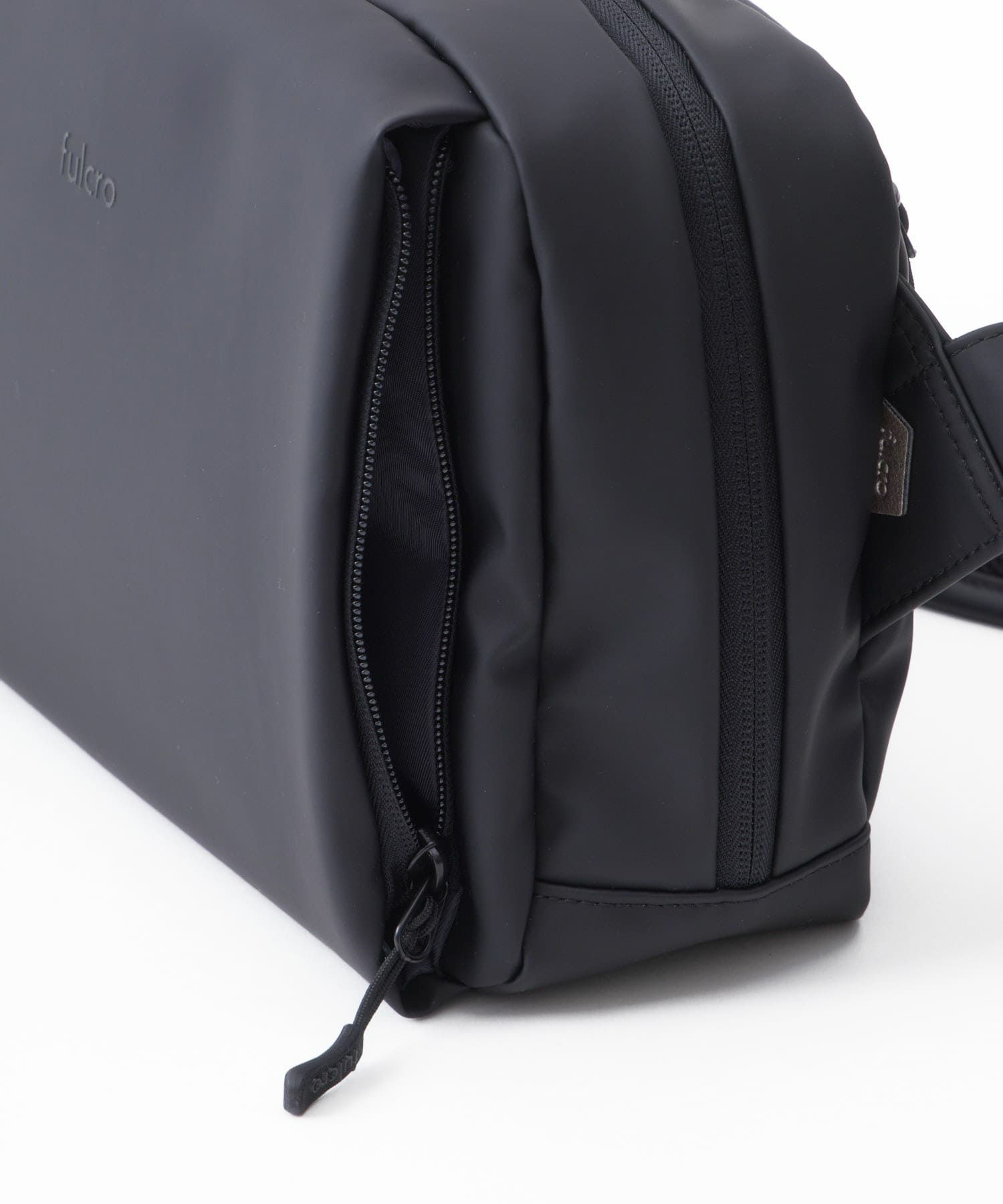 fulcro フルクロ ショルダーバッグ 耐水 Ａ5収納 Explorer ブラック fia-3012