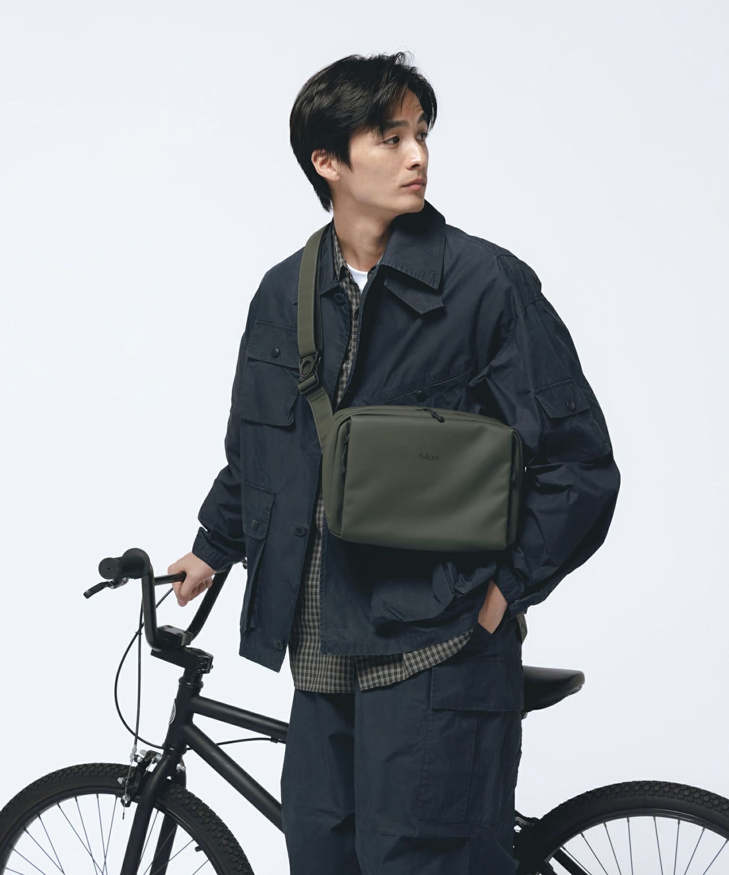 fulcro フルクロ ショルダーバッグ 耐水 Ａ5収納 Explorer オリーブ fia-3012