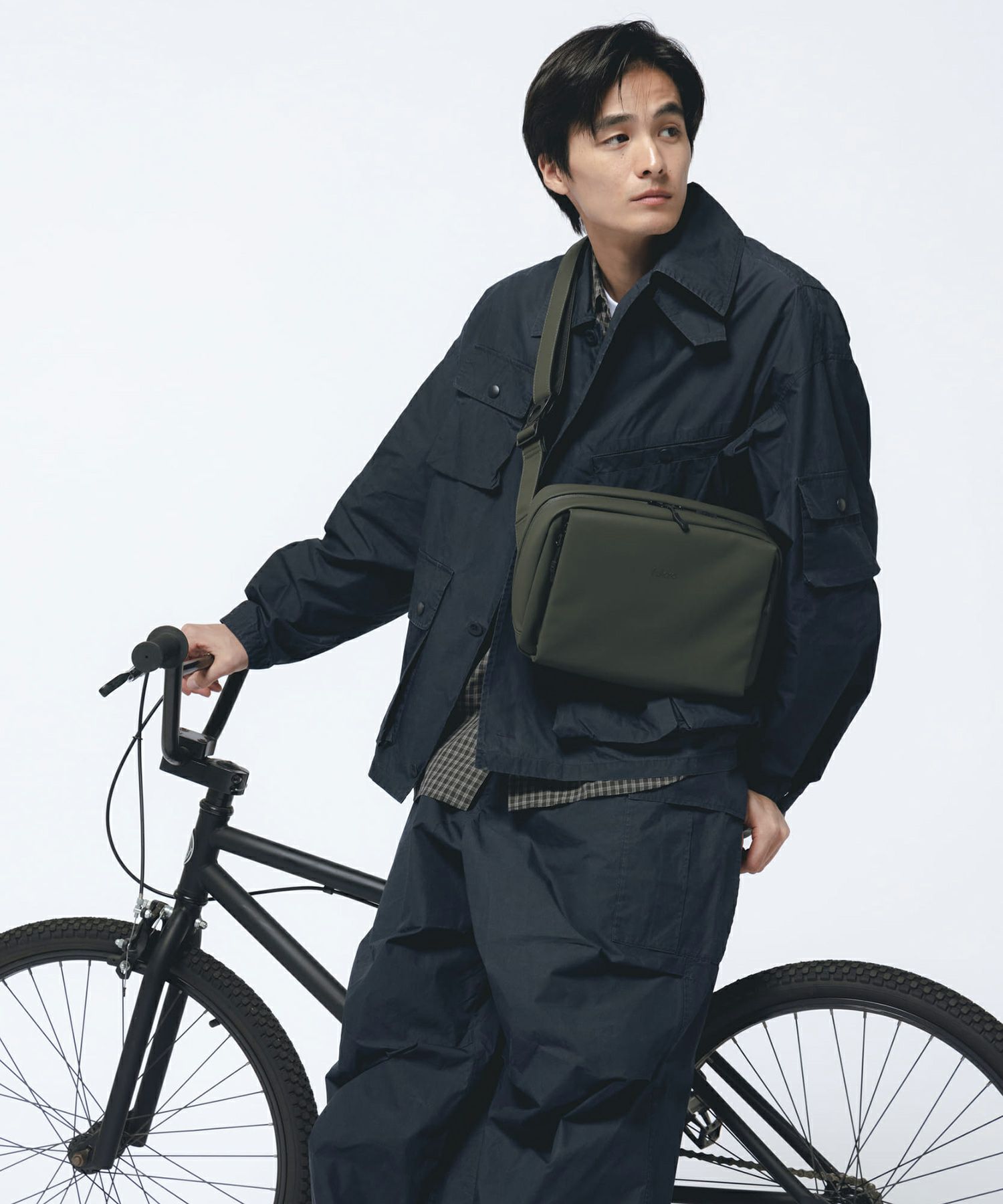 fulcro フルクロ ショルダーバッグ 耐水 Ａ5収納 Explorer オリーブ fia-3012