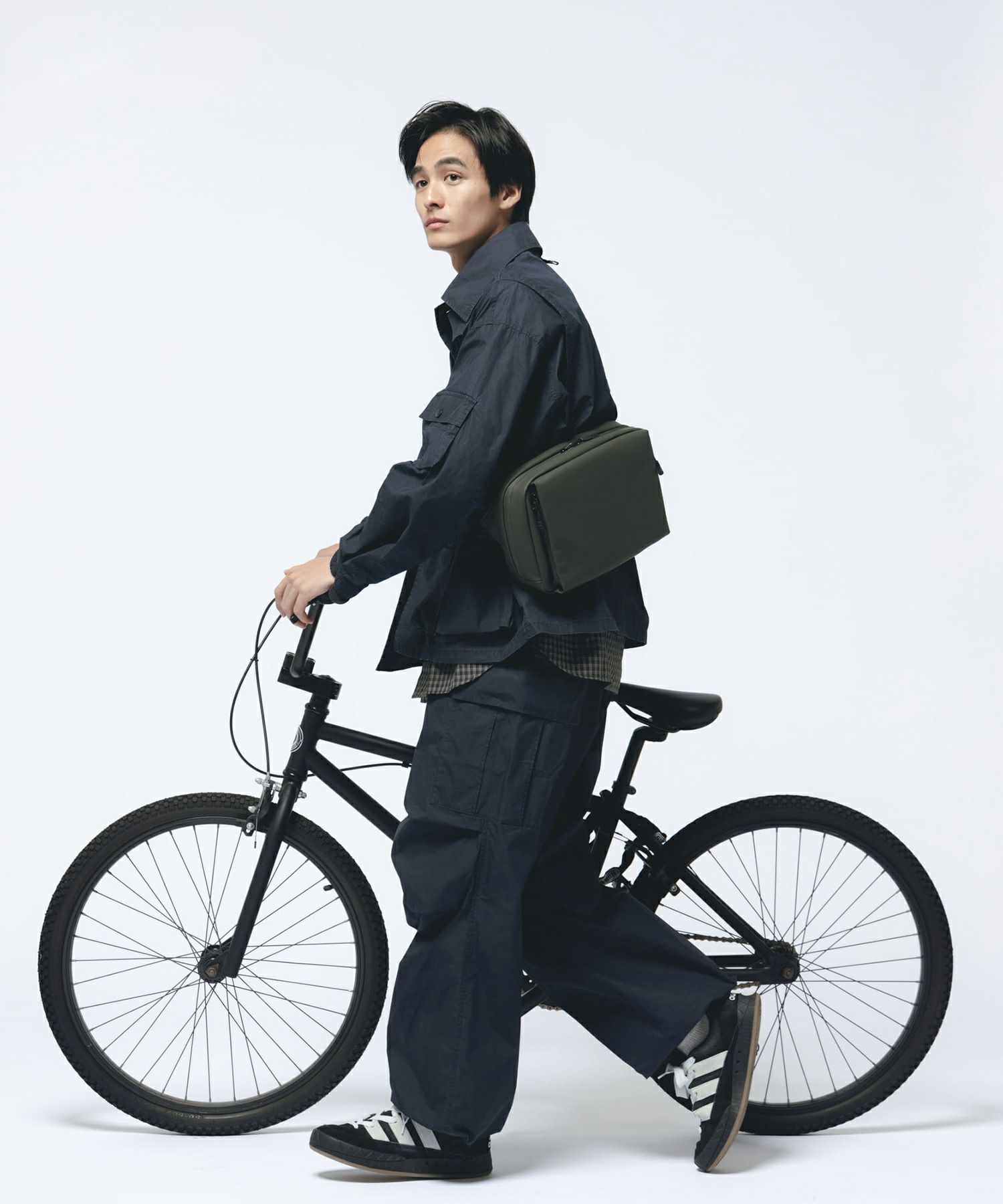 fulcro フルクロ ショルダーバッグ 耐水 Ａ5収納 Explorer オリーブ fia-3012