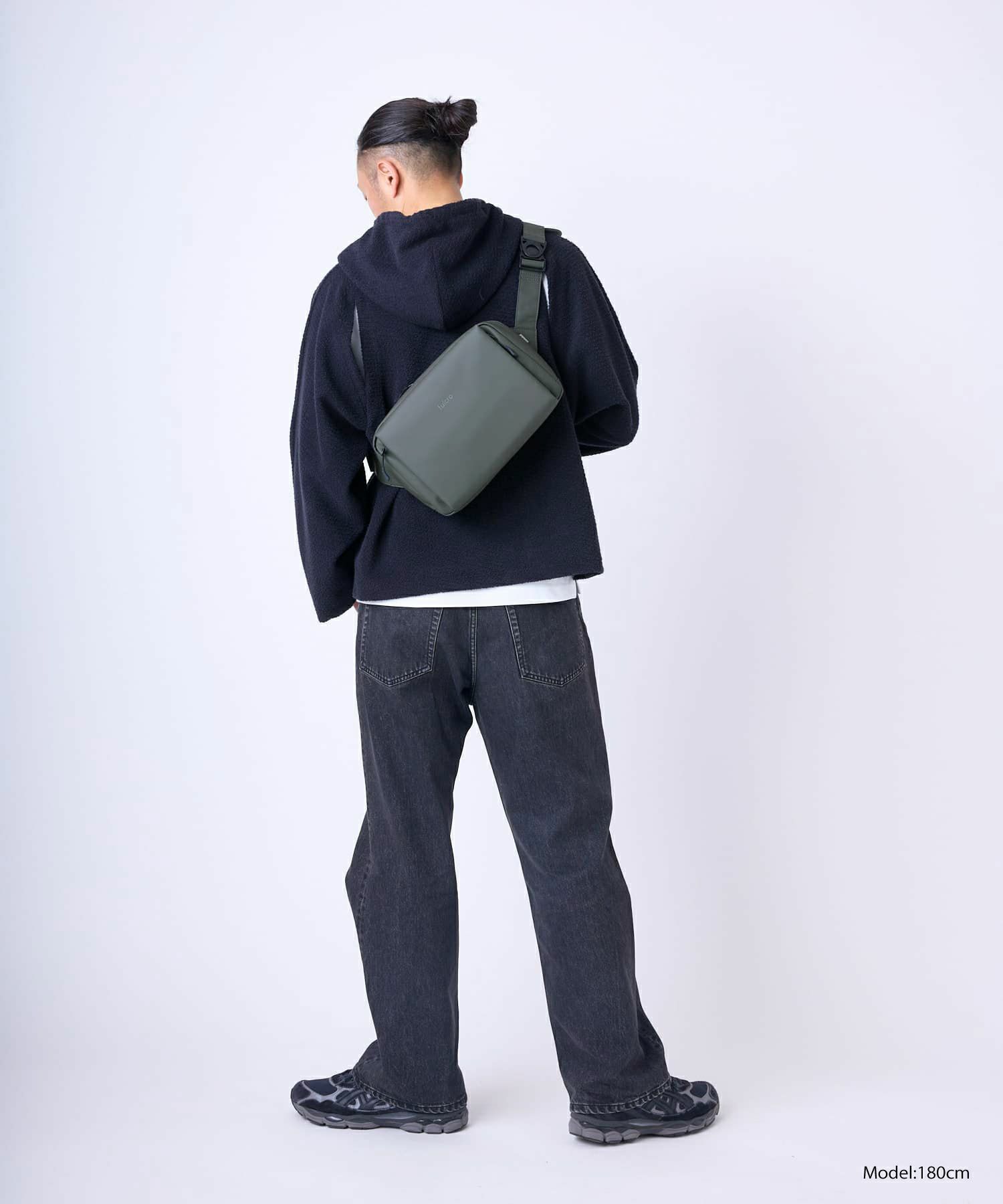 fulcro フルクロ ショルダーバッグ 耐水 Ａ5収納 Explorer ダークグレー fia-3012