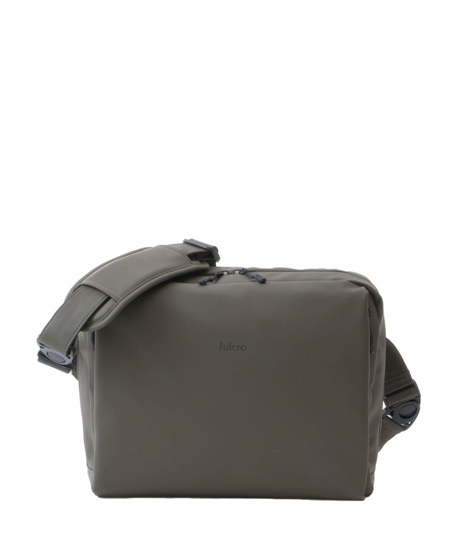 fulcro フルクロ ショルダーバッグ A4収納 耐水 キャリーオン Explorer fia-3013 オリーブ