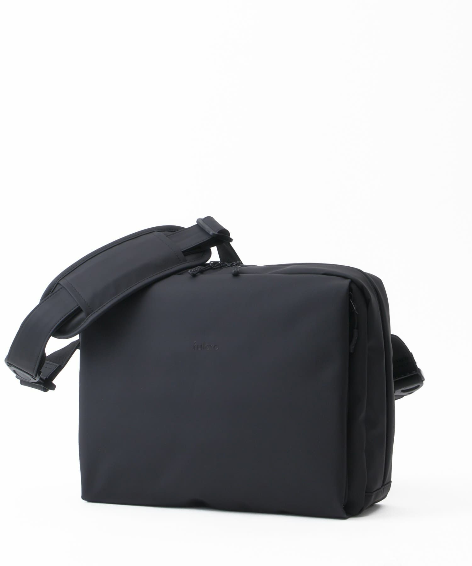 fulcro フルクロ ショルダーバッグ A4収納 耐水 キャリーオン Explorer fia-3013 ブラック