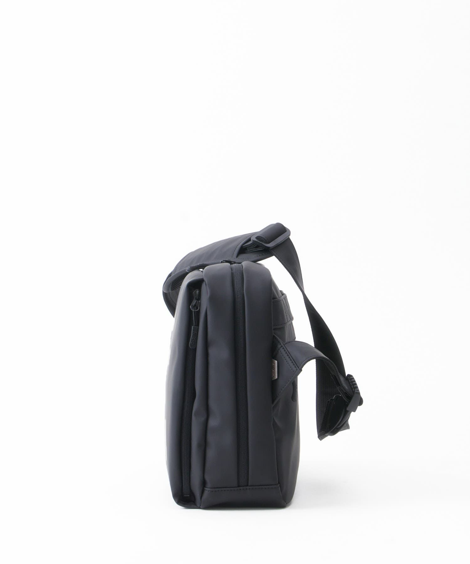 fulcro フルクロ ショルダーバッグ A4収納 耐水 キャリーオン Explorer fia-3013 ブラック