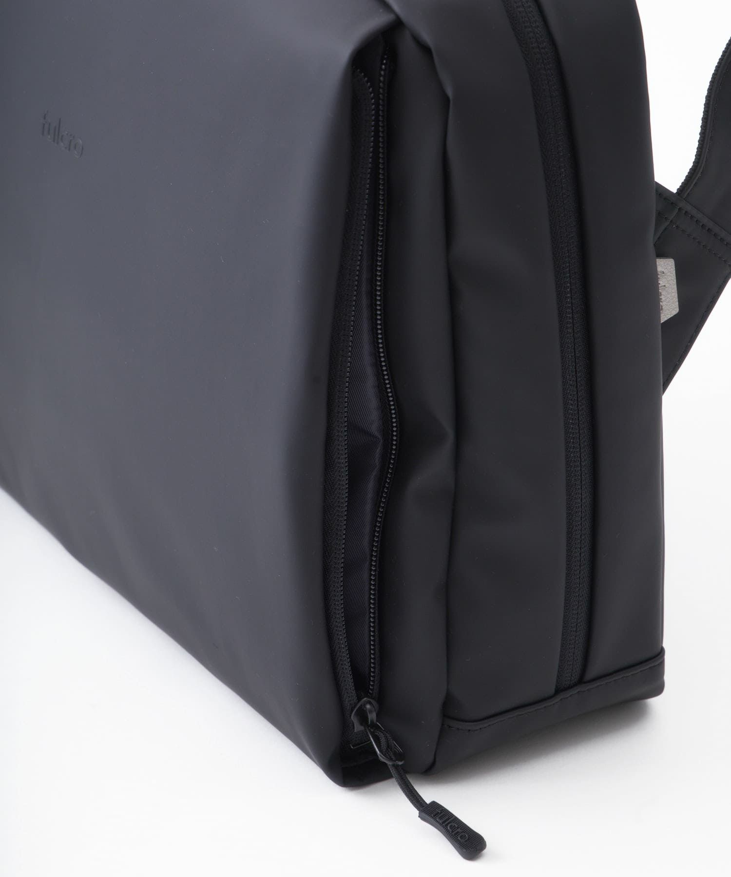 fulcro フルクロ ショルダーバッグ A4収納 耐水 キャリーオン Explorer fia-3013 ブラック