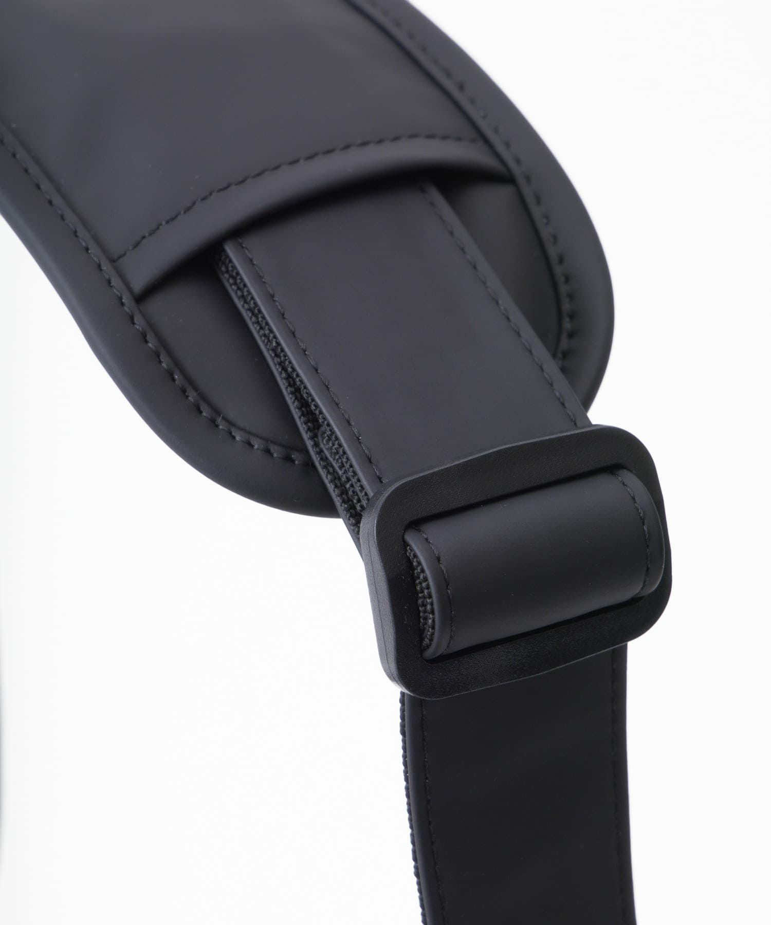 fulcro フルクロ ショルダーバッグ A4収納 耐水 キャリーオン Explorer fia-3013 ブラック