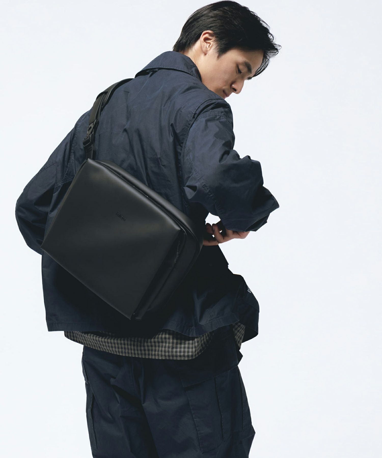 fulcro フルクロ ショルダーバッグ A4収納 耐水 キャリーオン Explorer fia-3013 ブラック