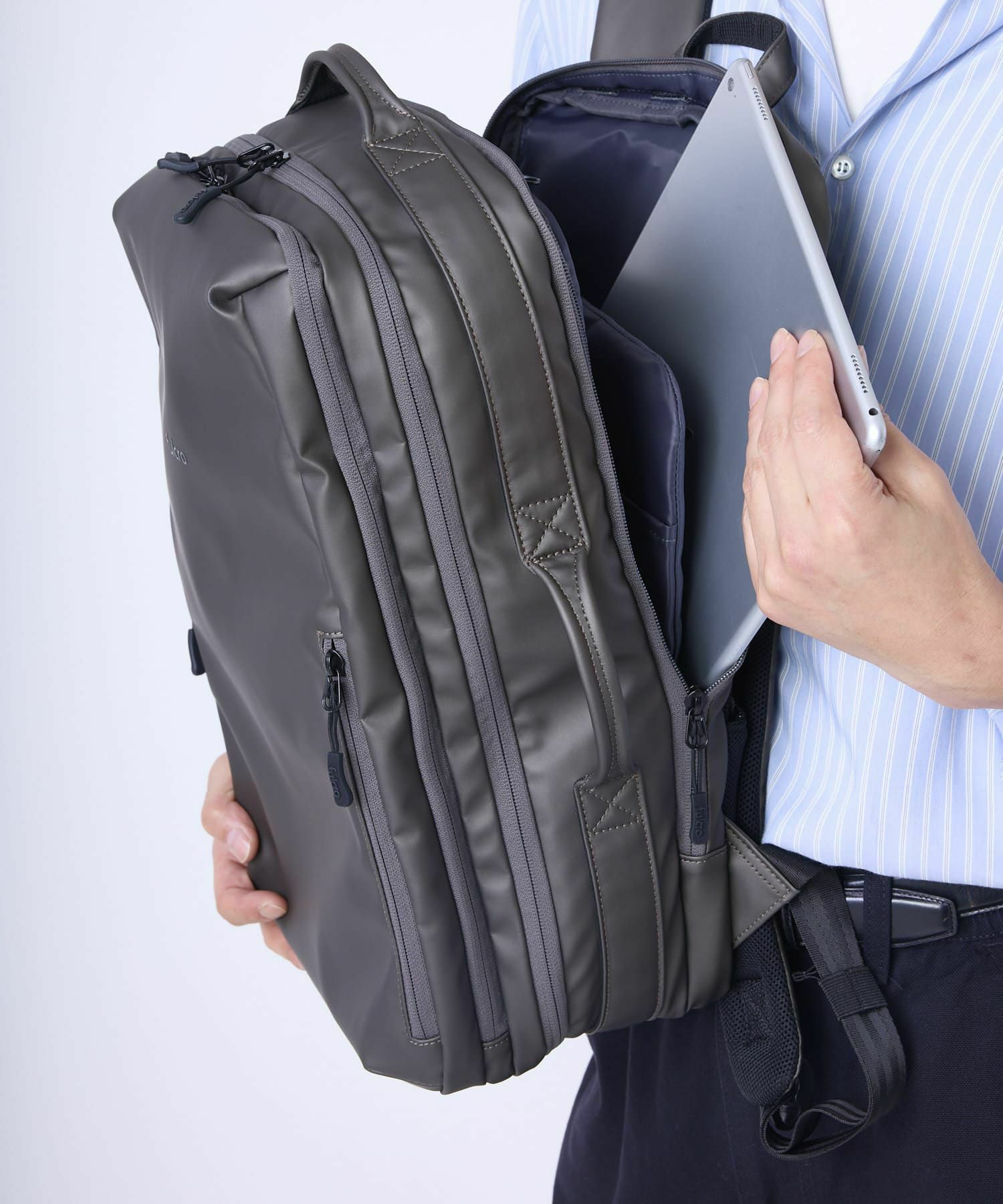 fulcro フルクロ バックパック リュック  PC収納 15インチ 耐水 キャリーオン Explorer fia-3014 チャコールブラウン