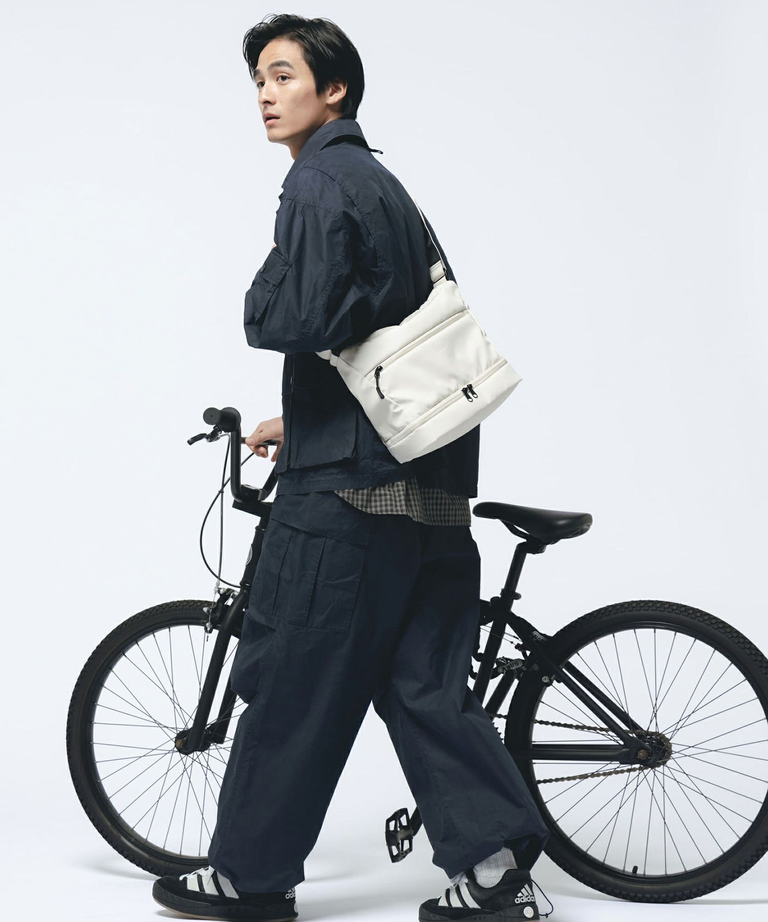 fia-3021 ショルダーバッグ 耐水 A5収納 Explorer fia-3021