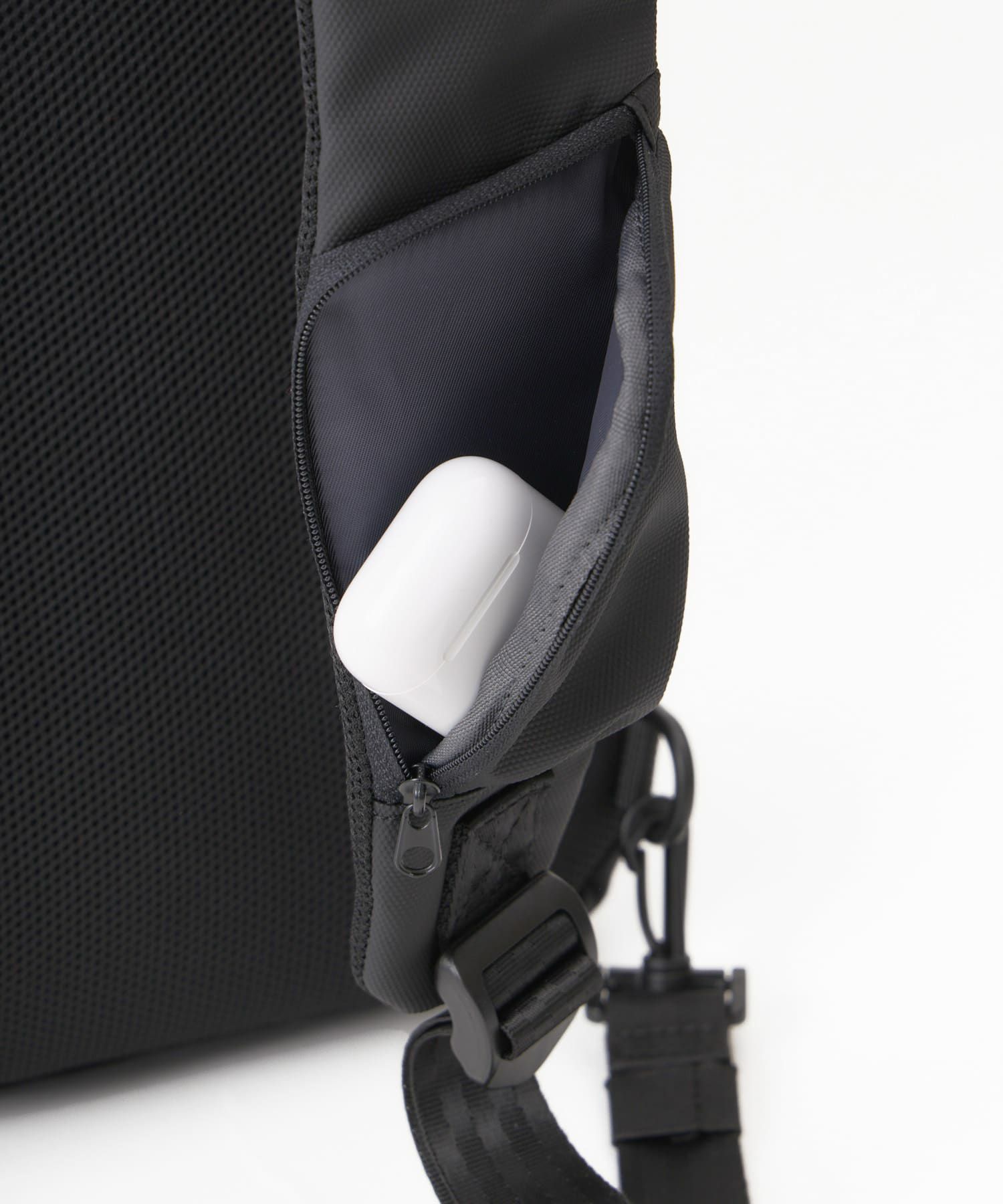 fulcro クロスボディバッグ 耐水 A5収納 Explorer fia-3022 ブラック