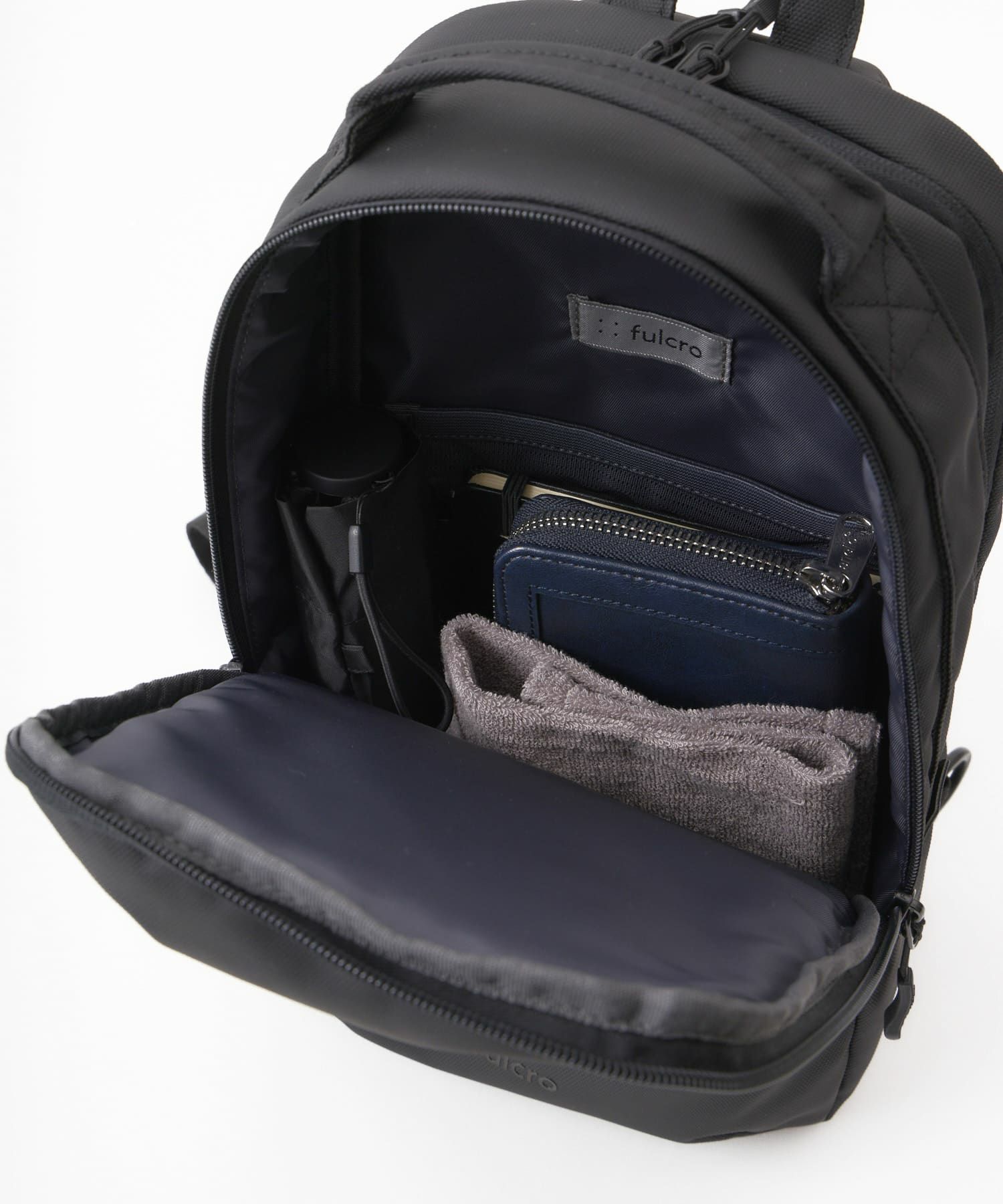 fulcro クロスボディバッグ 耐水 A5収納 Explorer fia-3022 ブラック